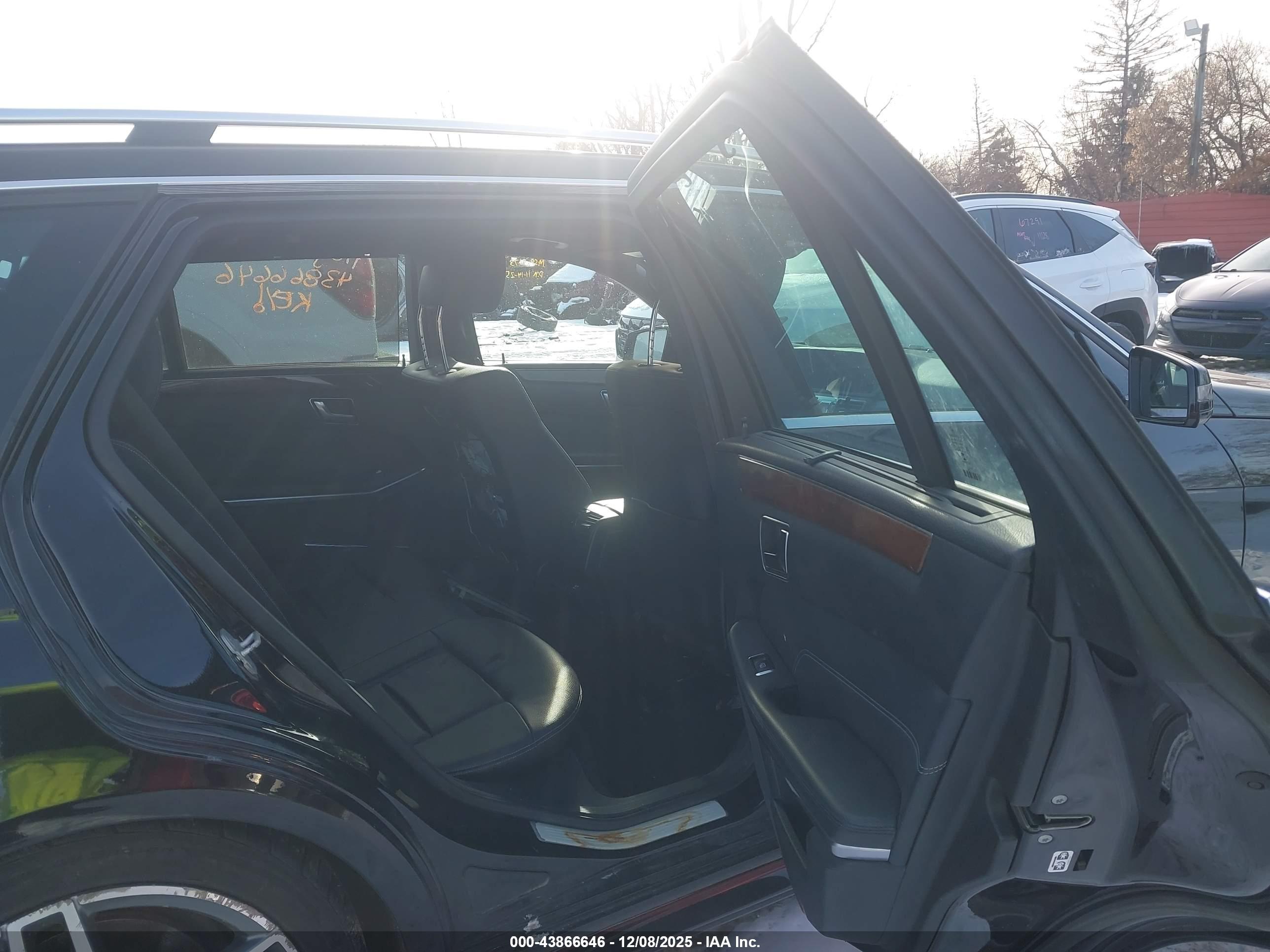 MERCEDES-BENZ E image 8