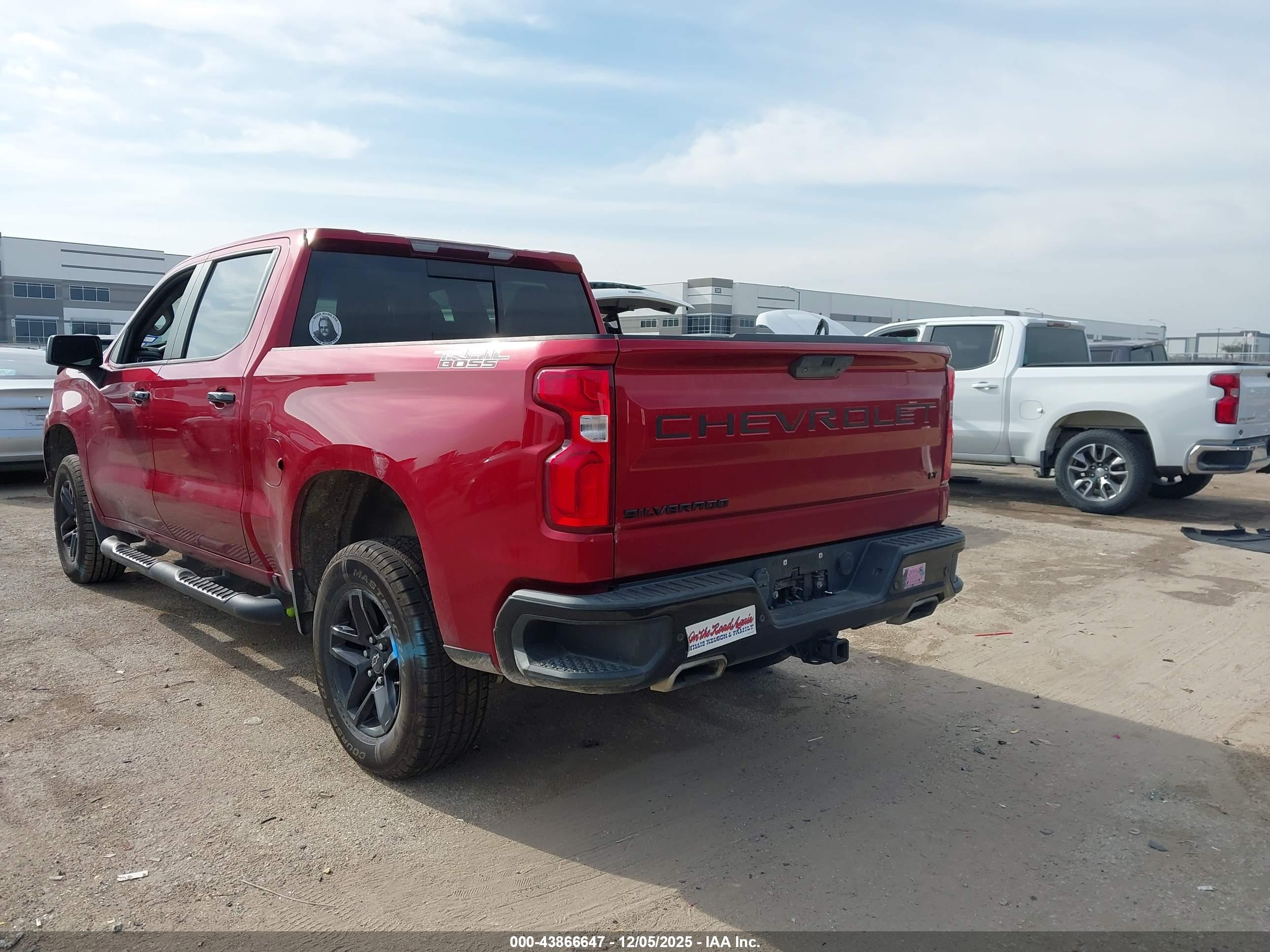 CHEVROLET SILVERADO image 3