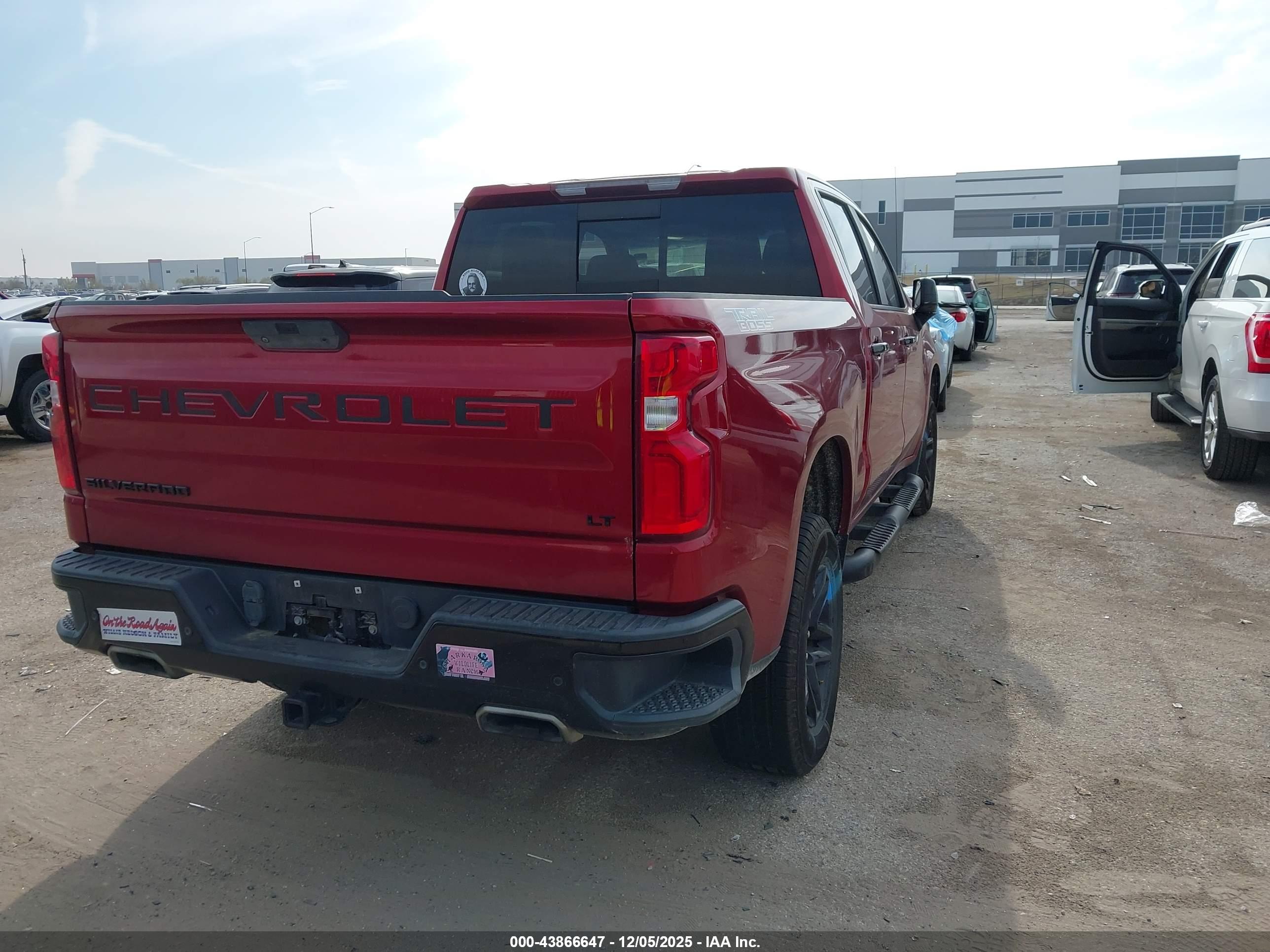 CHEVROLET SILVERADO image 4