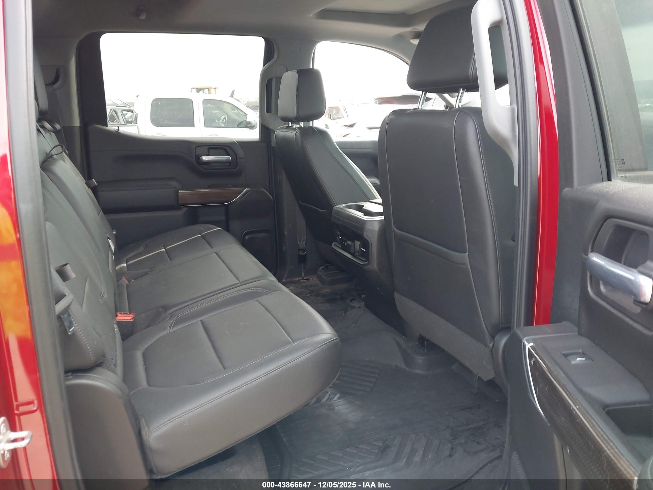 CHEVROLET SILVERADO image 8