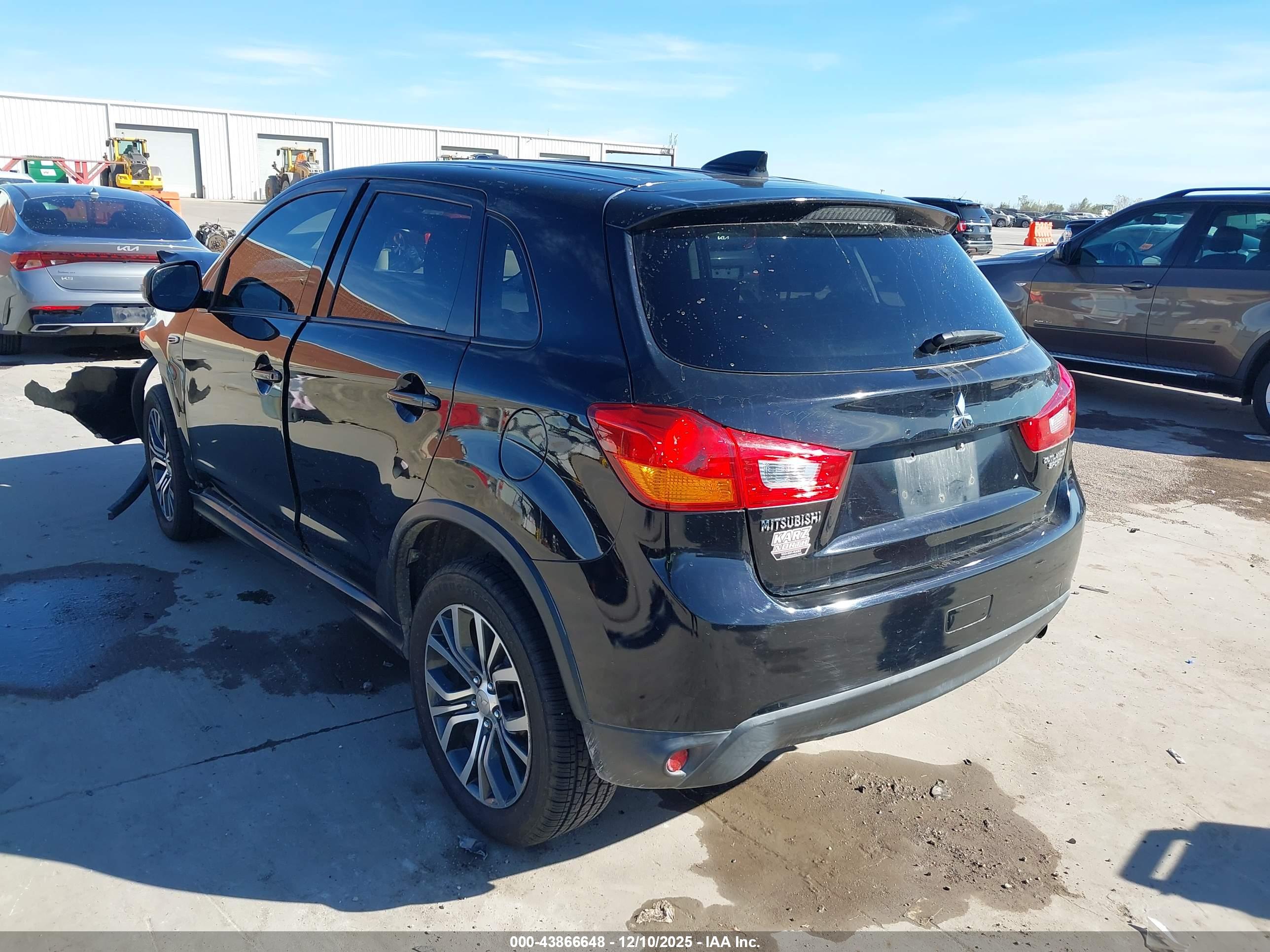 MITSUBISHI OUTLANDER image 3