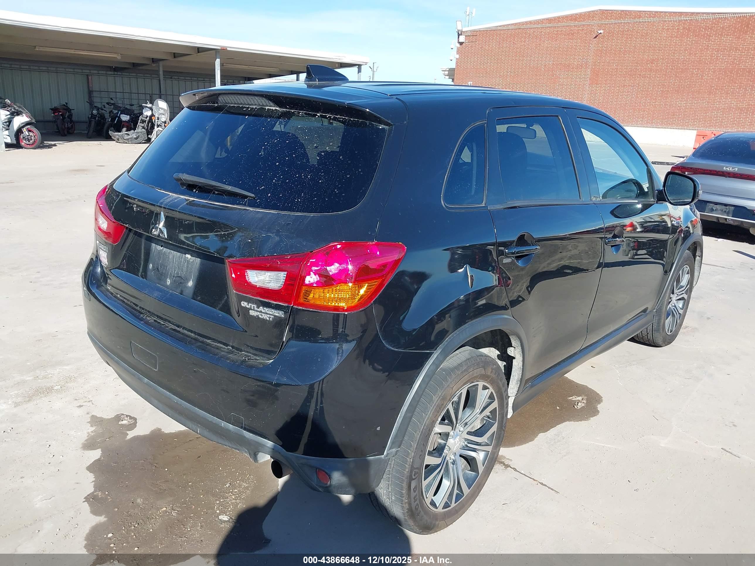 MITSUBISHI OUTLANDER image 4
