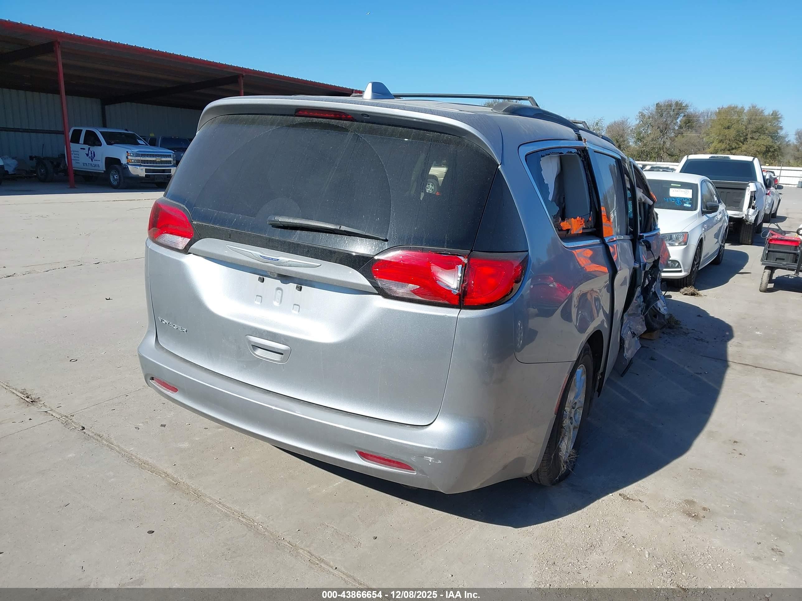 CHRYSLER VOYAGER image 4