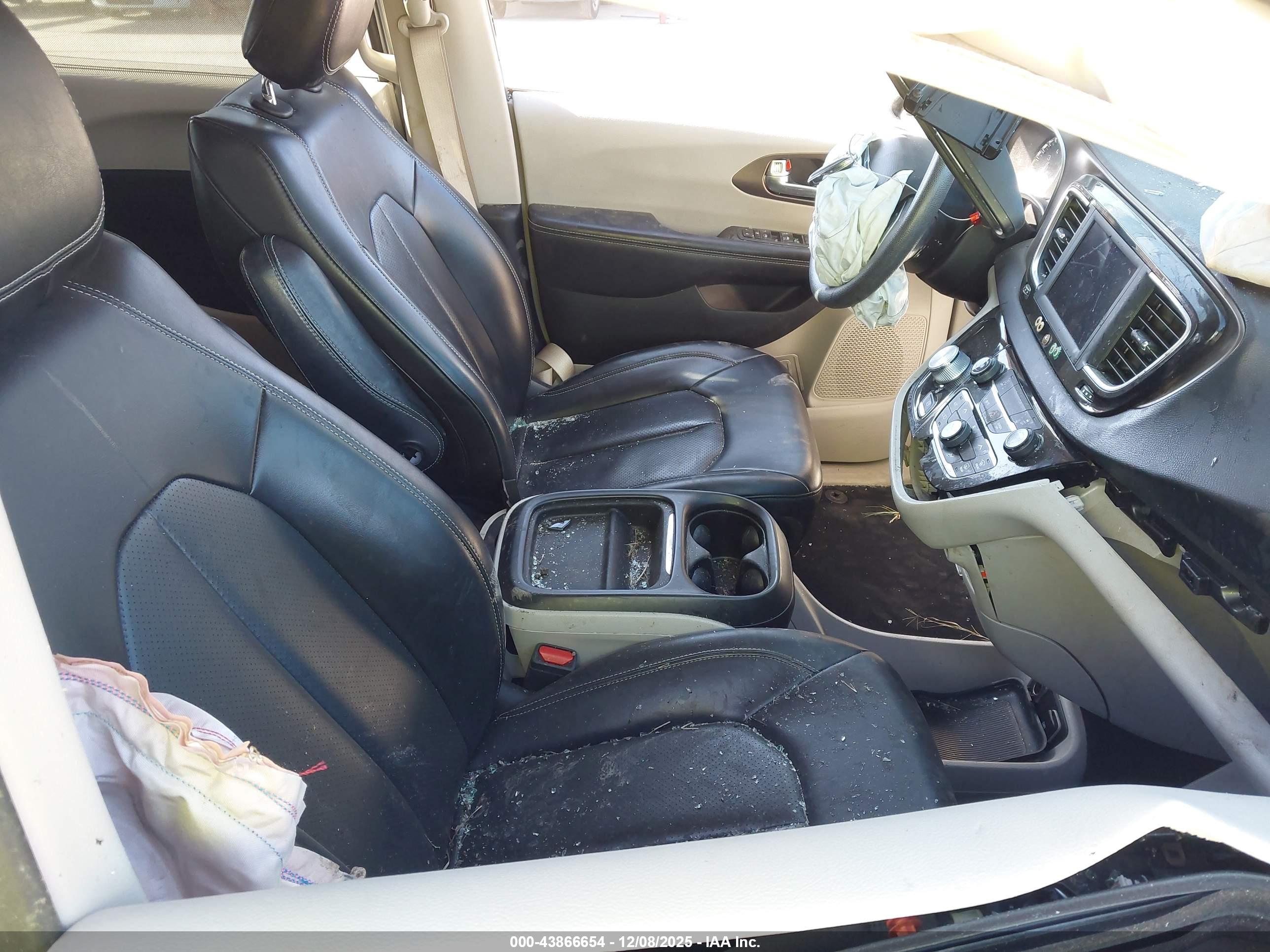 CHRYSLER VOYAGER image 5