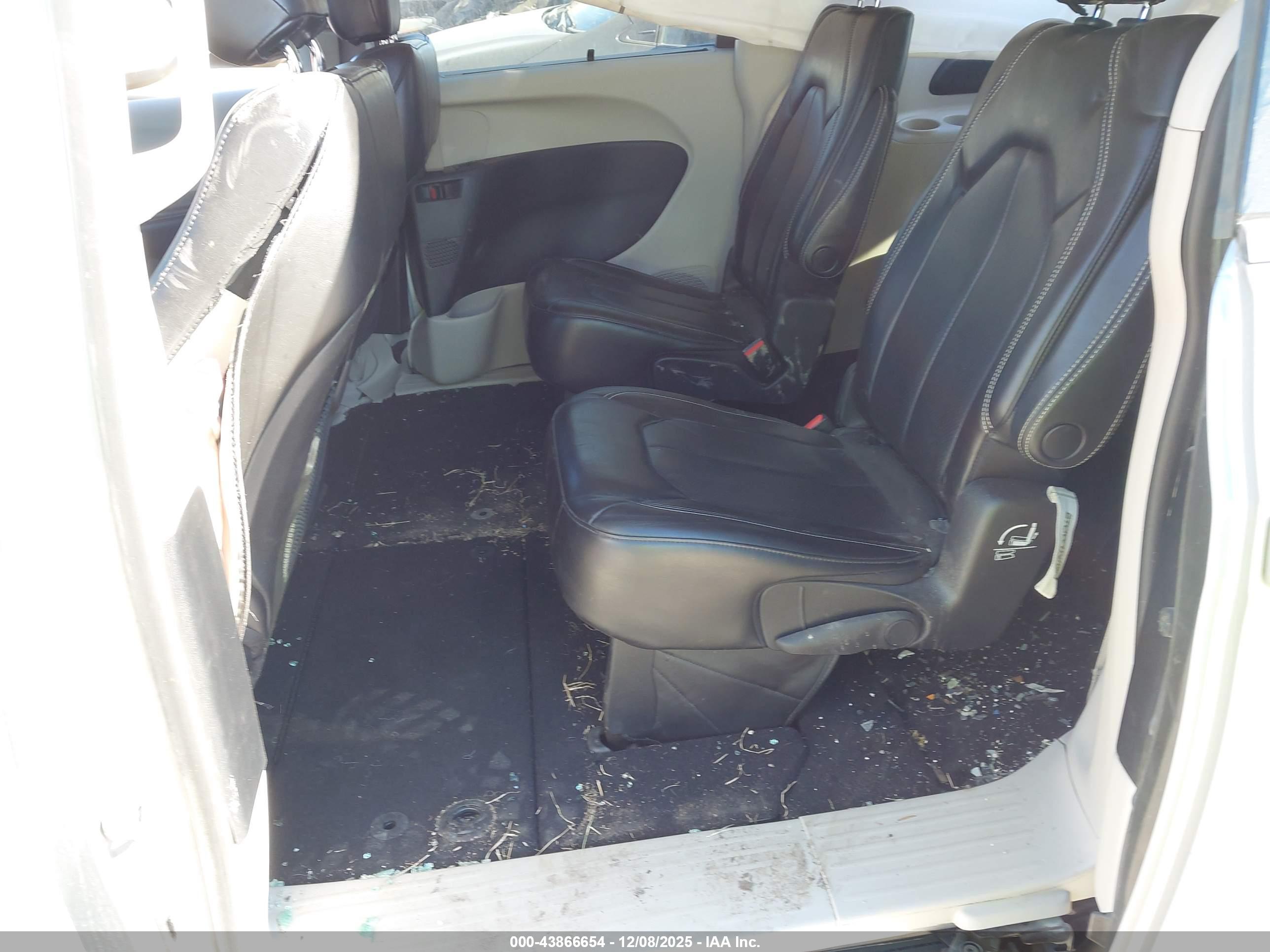CHRYSLER VOYAGER image 8