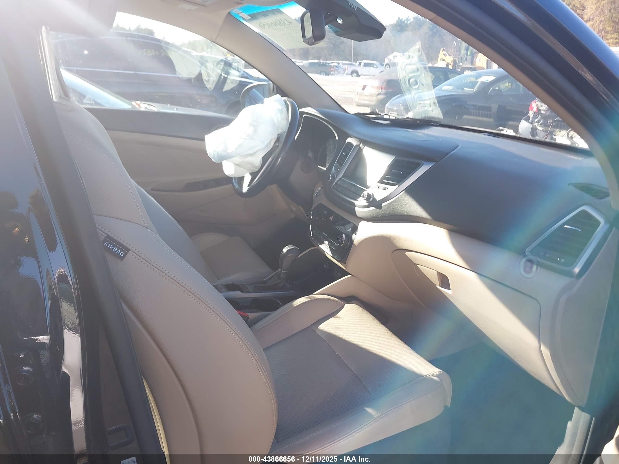 HYUNDAI TUCSON image 5