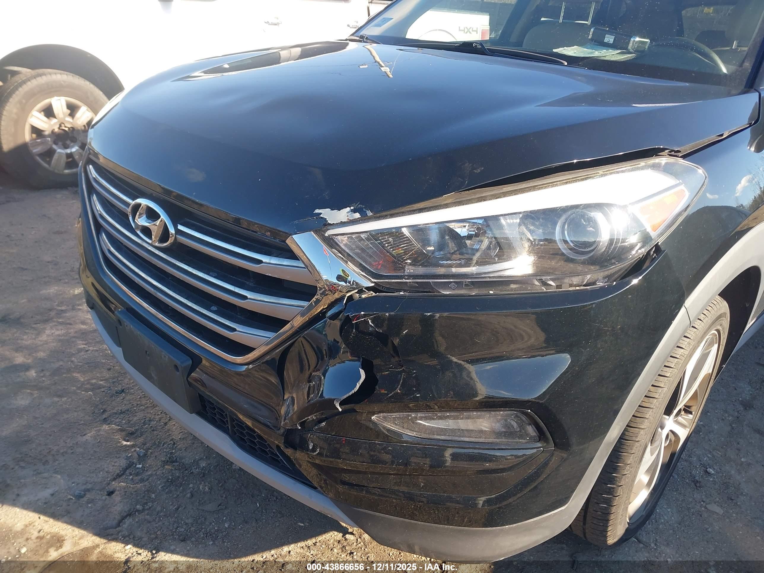 HYUNDAI TUCSON image 6