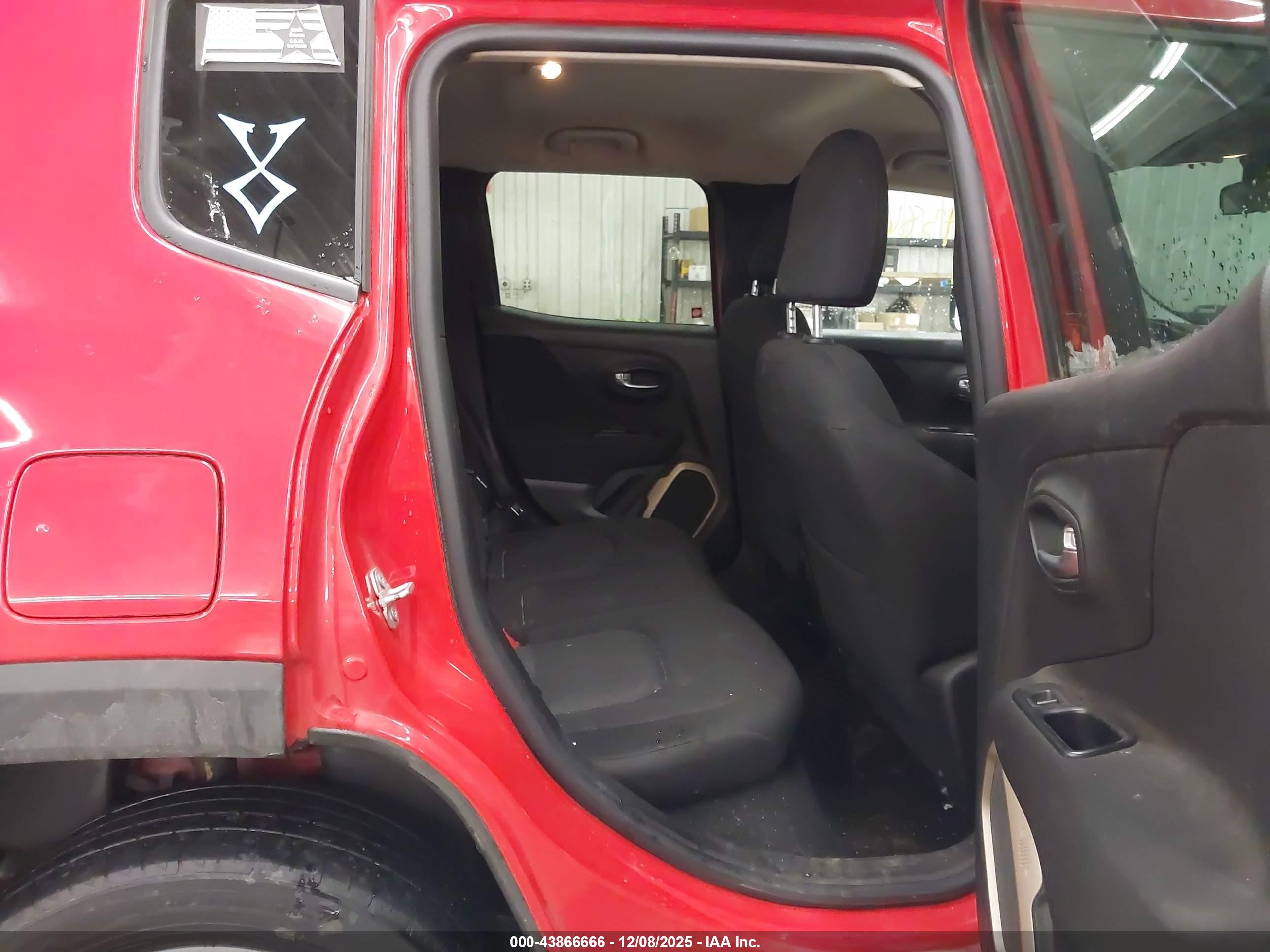 JEEP RENEGADE image 8