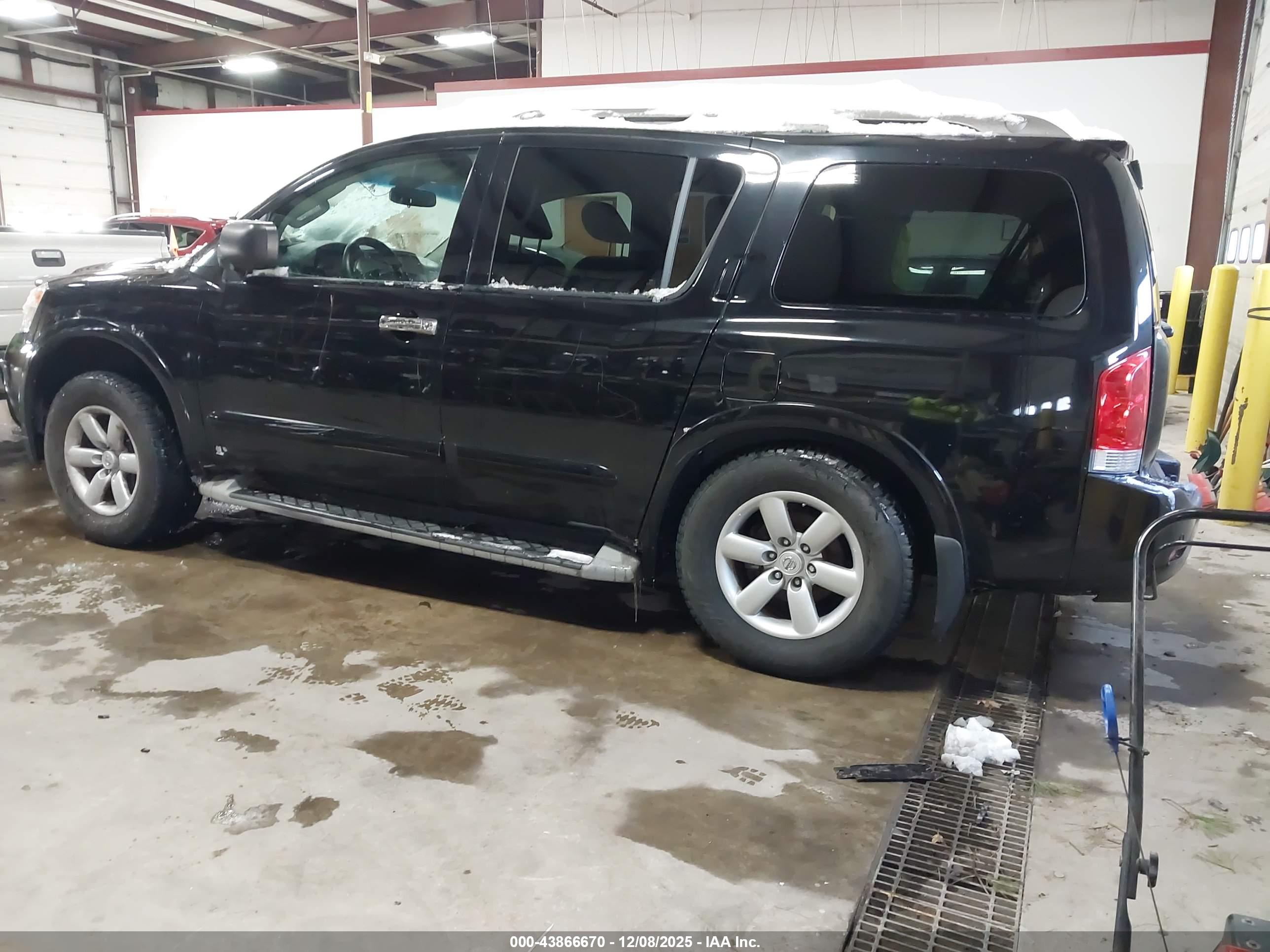 NISSAN ARMADA image 3