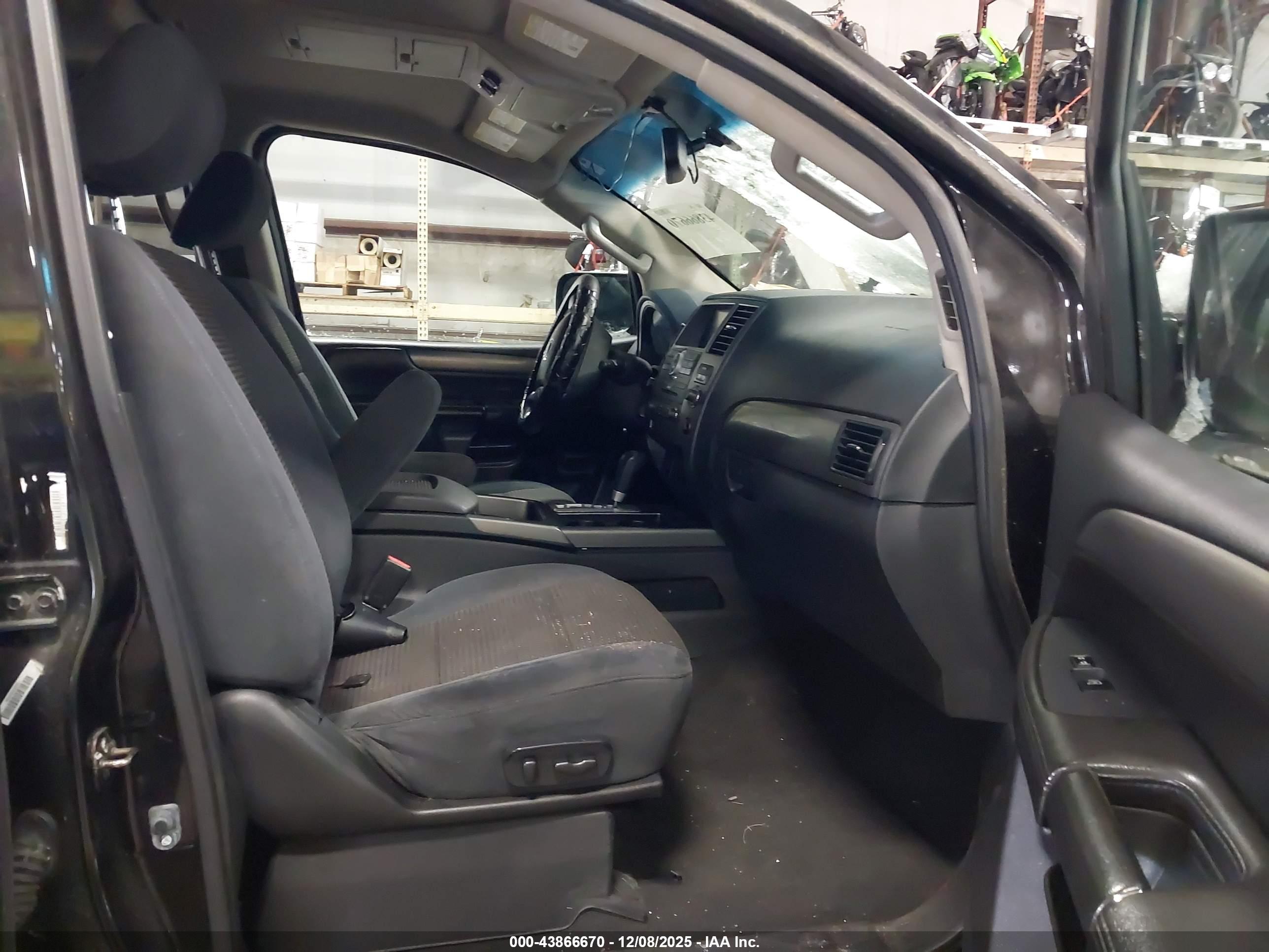 NISSAN ARMADA image 5