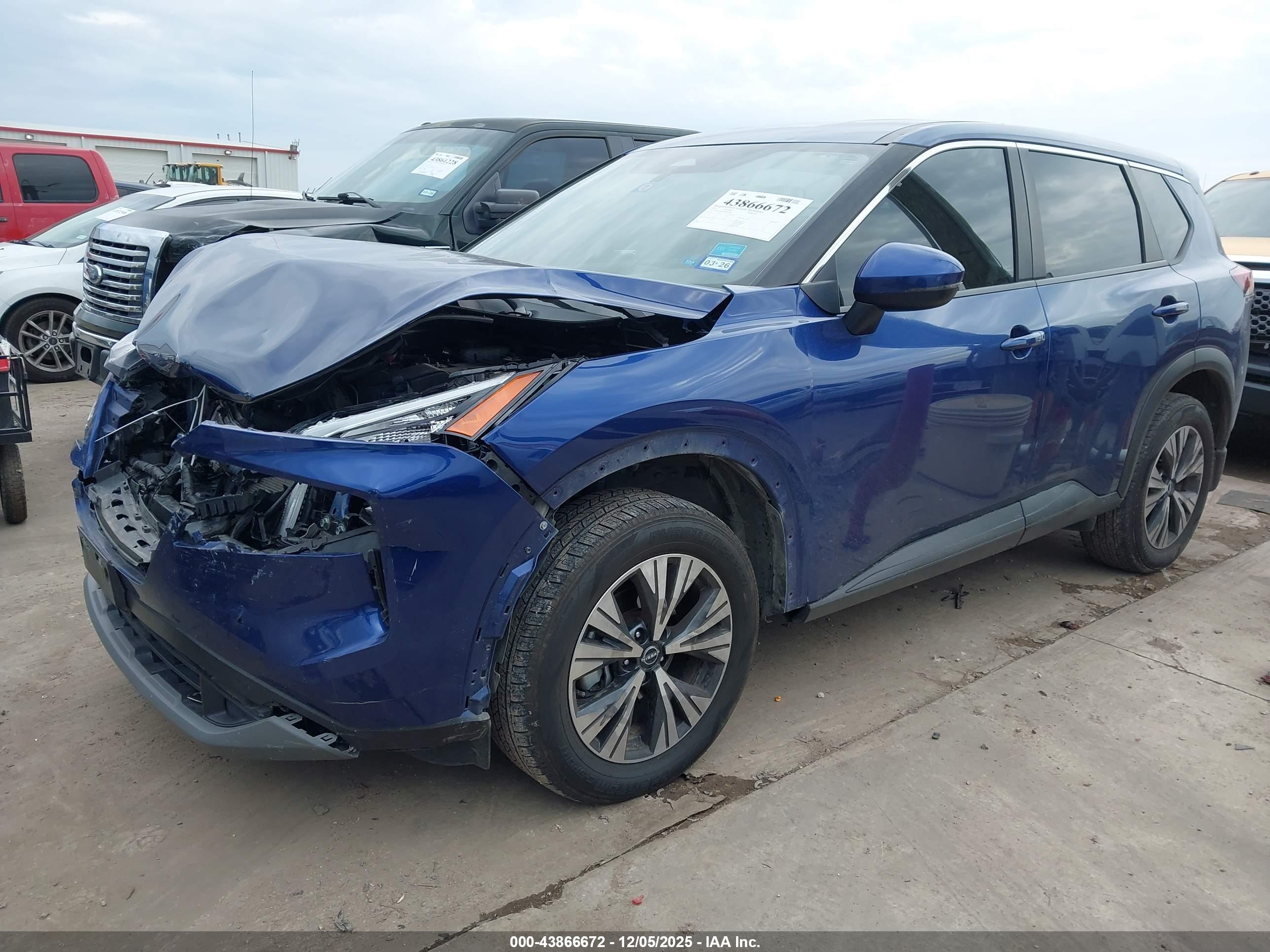 NISSAN ROGUE image 2
