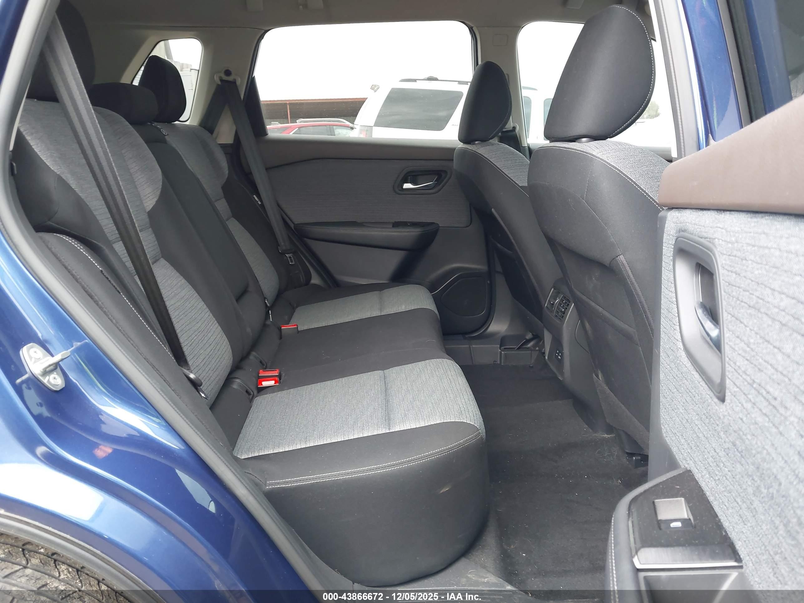 NISSAN ROGUE image 8