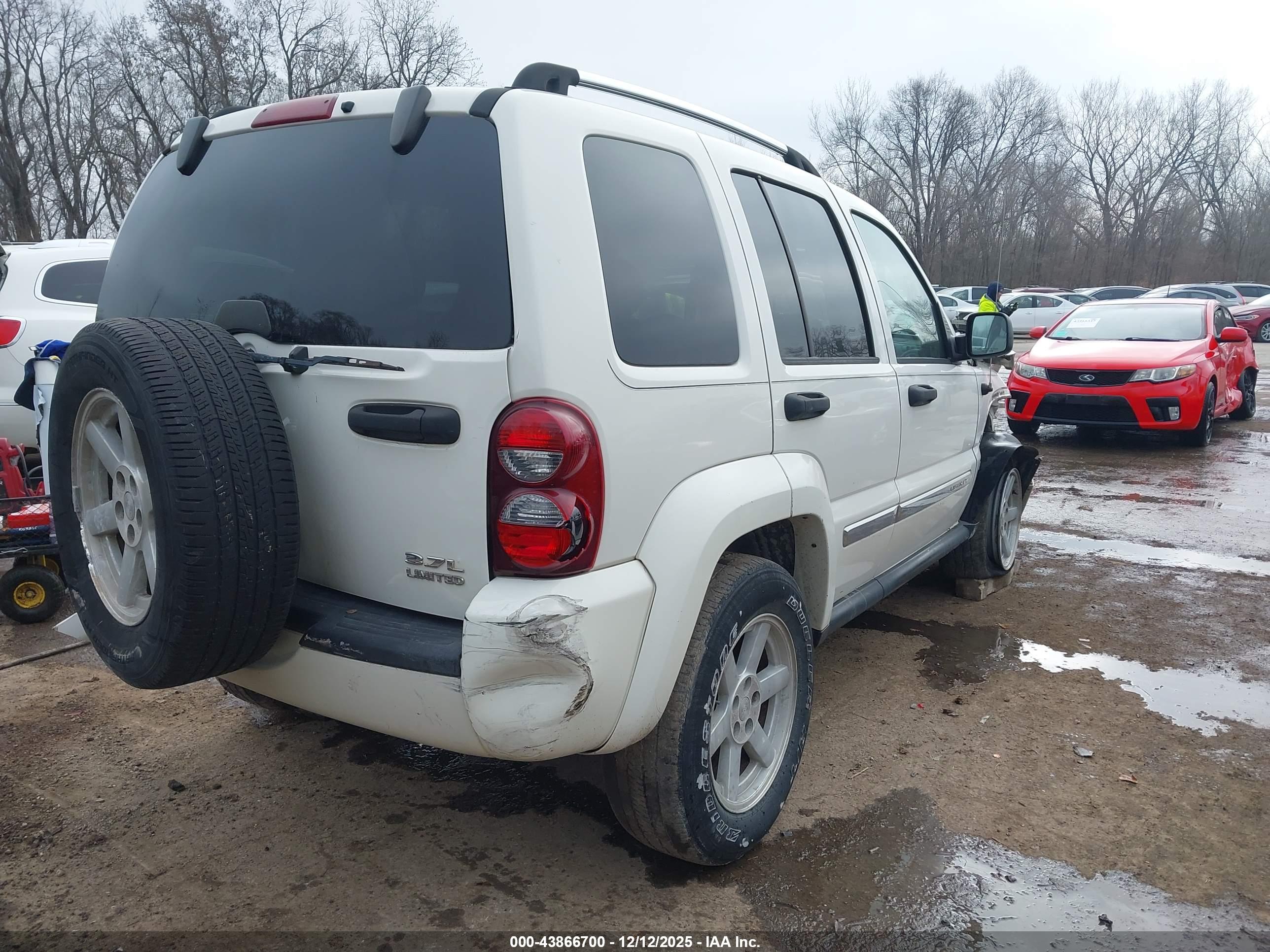 JEEP LIBERTY image 4