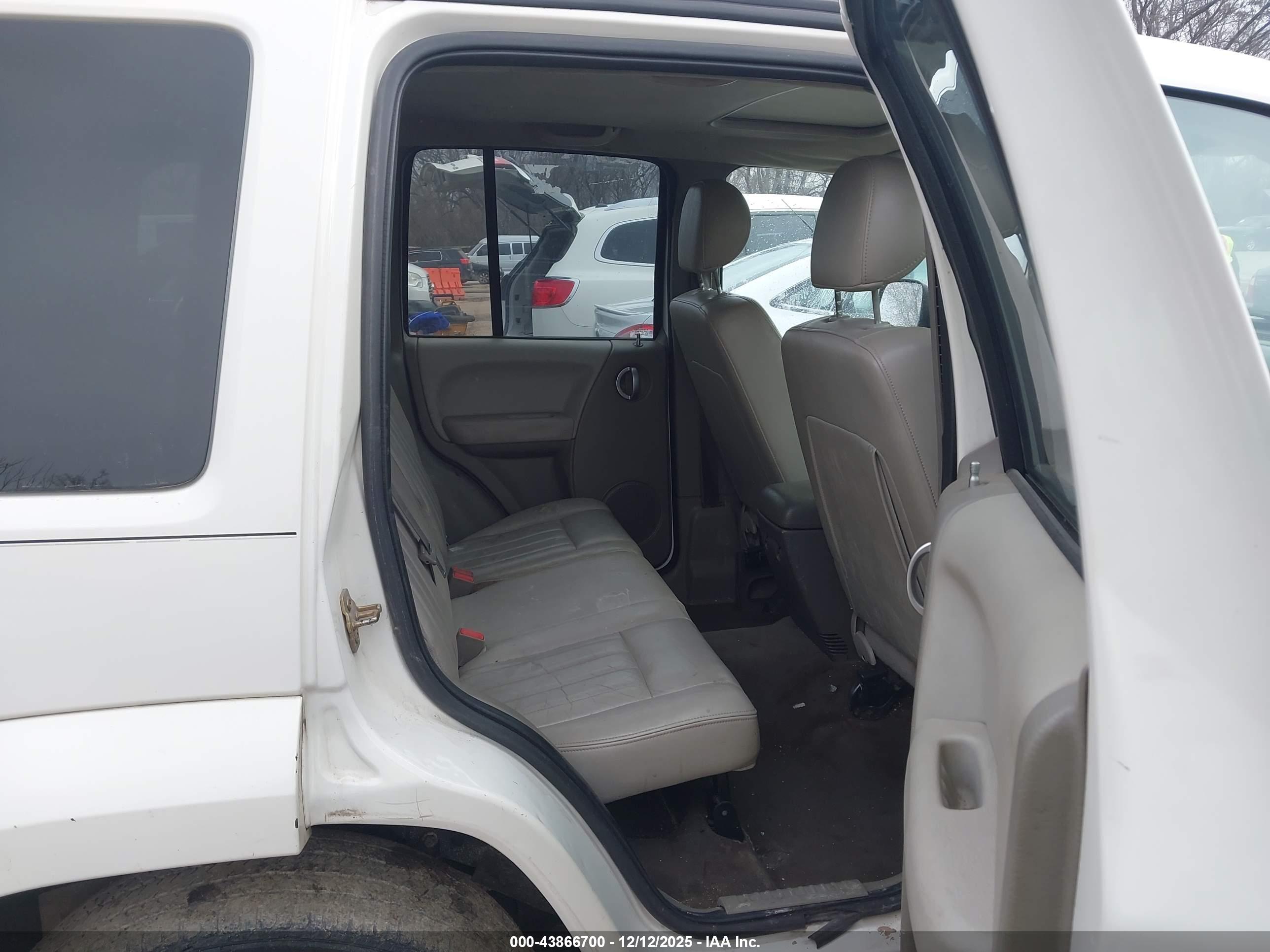 JEEP LIBERTY image 8