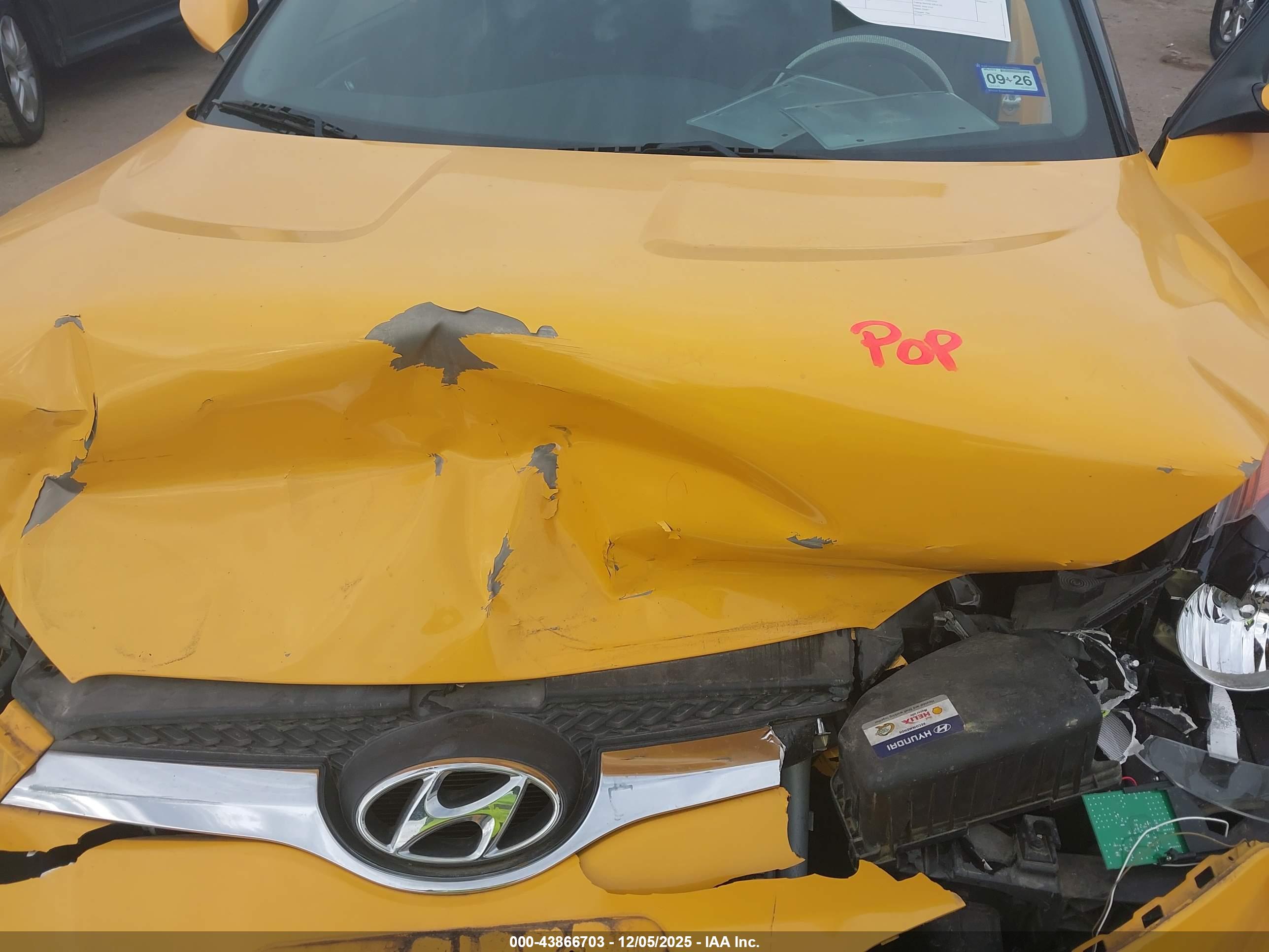 HYUNDAI VELOSTER image 10