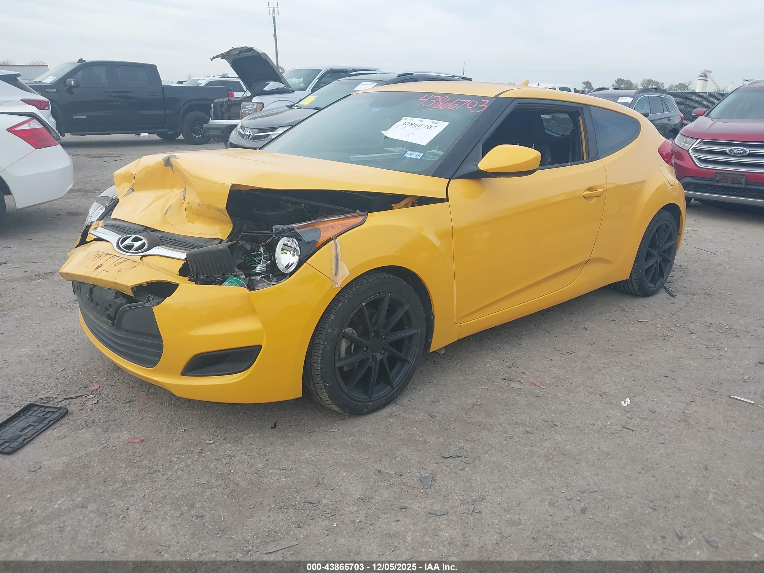 HYUNDAI VELOSTER image 2