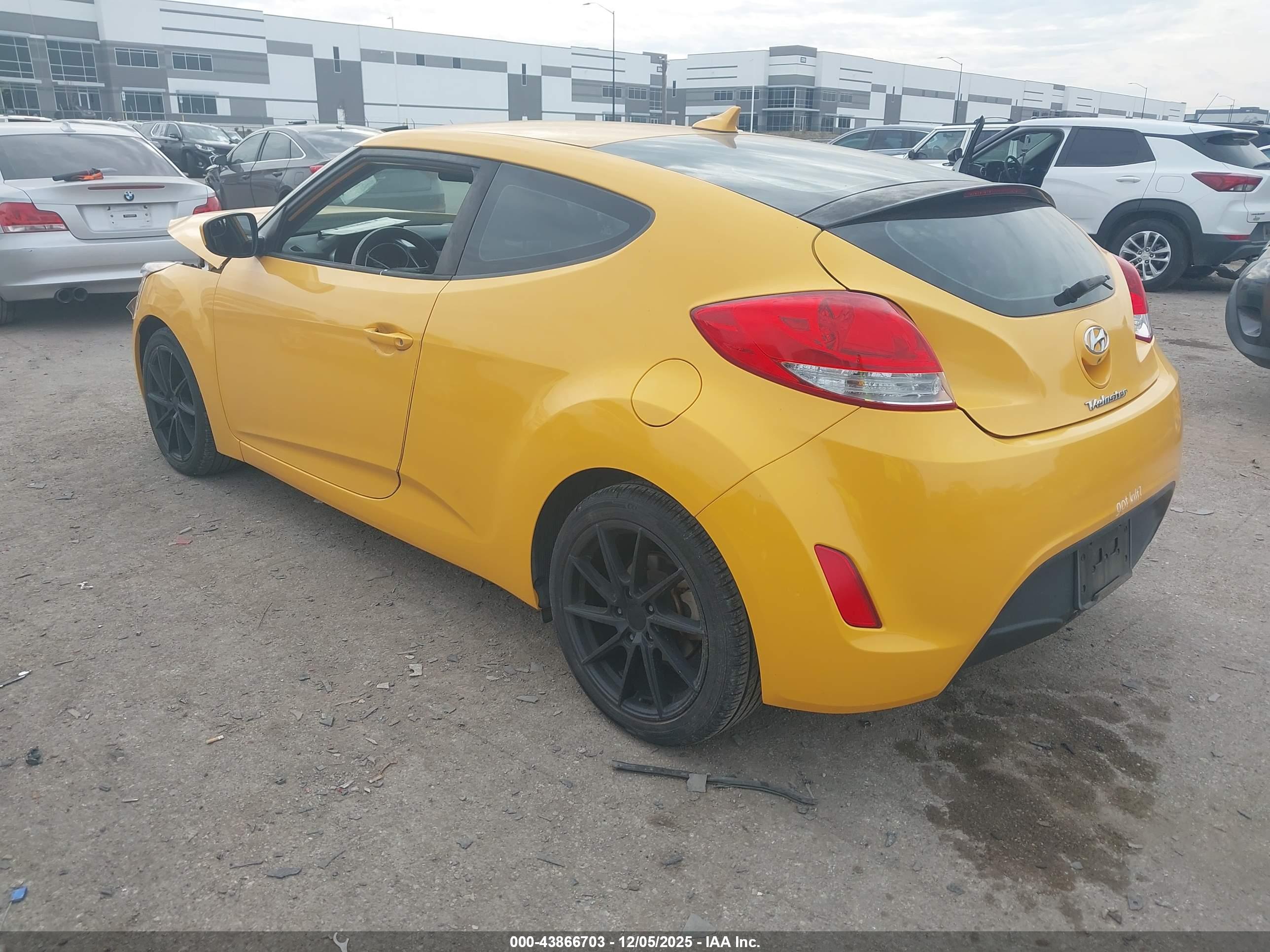 HYUNDAI VELOSTER image 3
