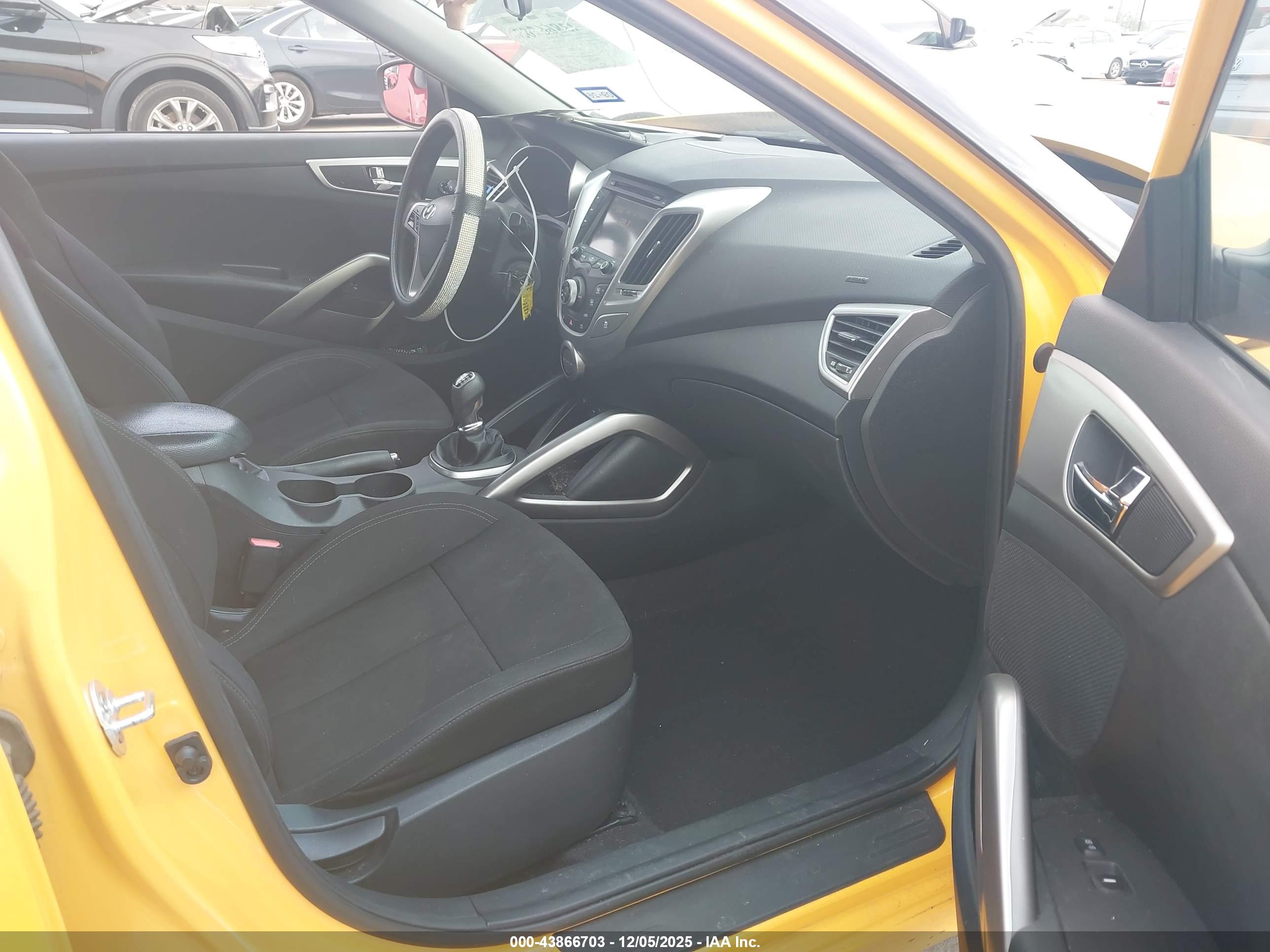 HYUNDAI VELOSTER image 5