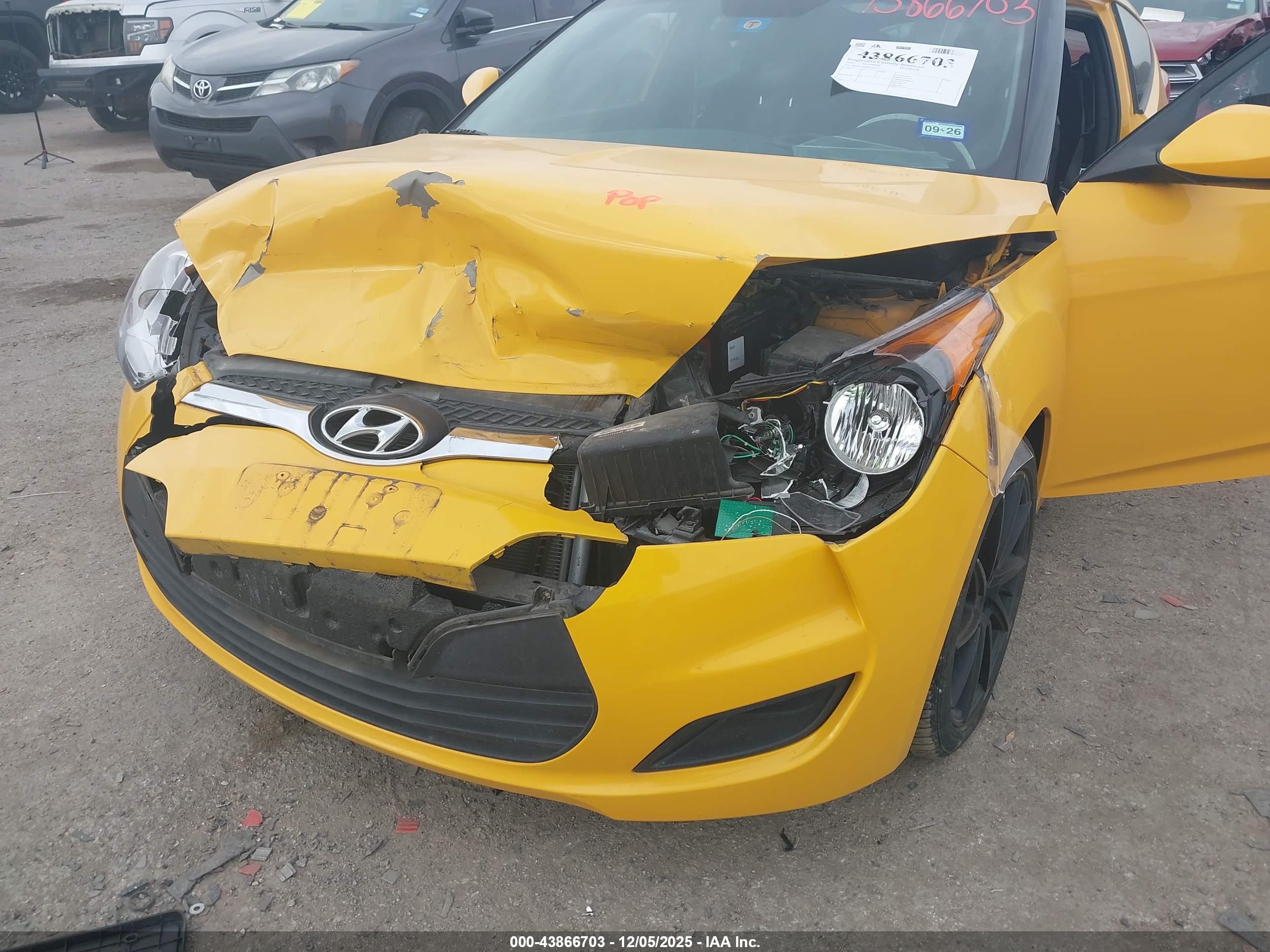 HYUNDAI VELOSTER image 6
