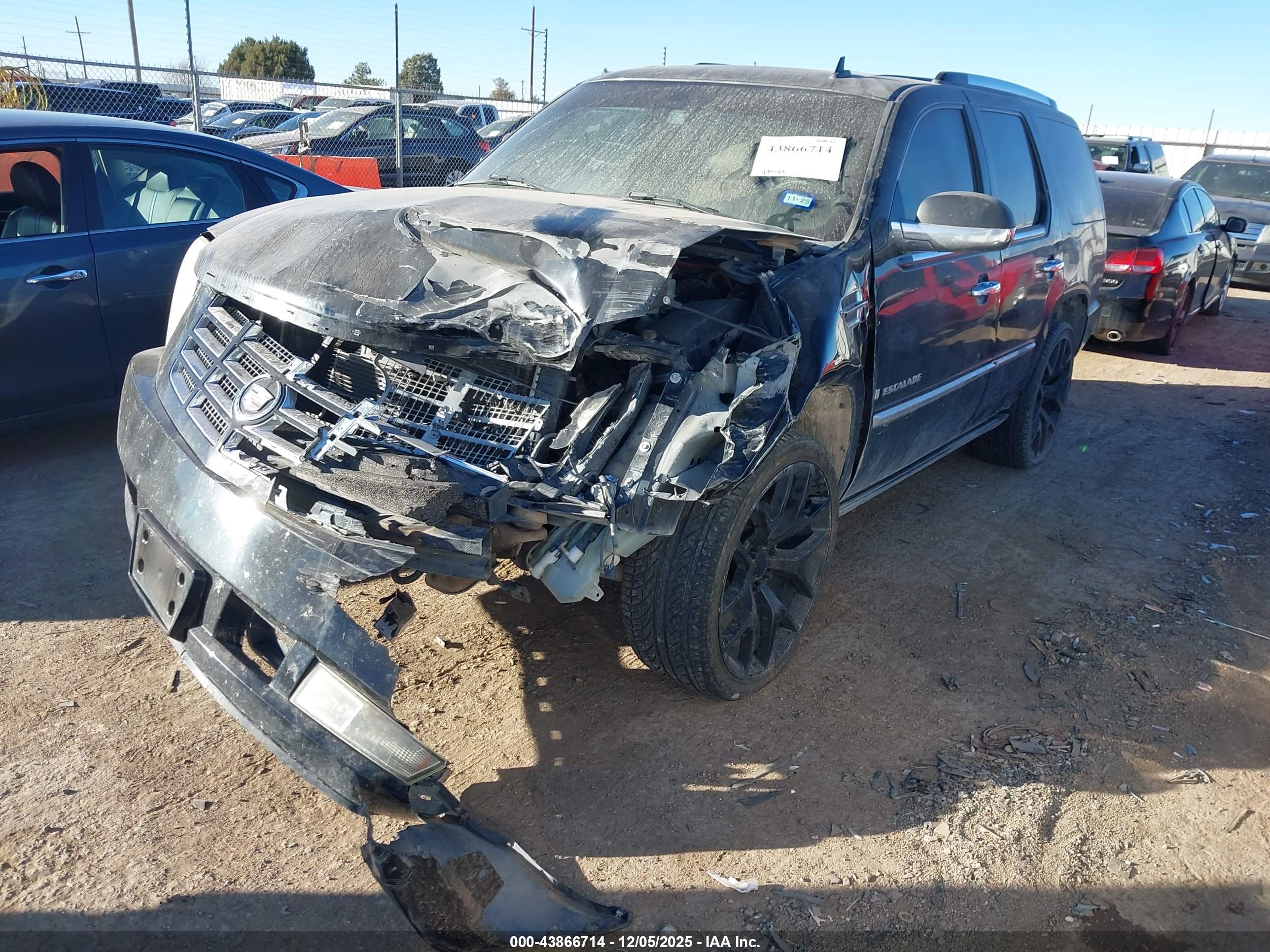 CADILLAC ESCALADE image 2