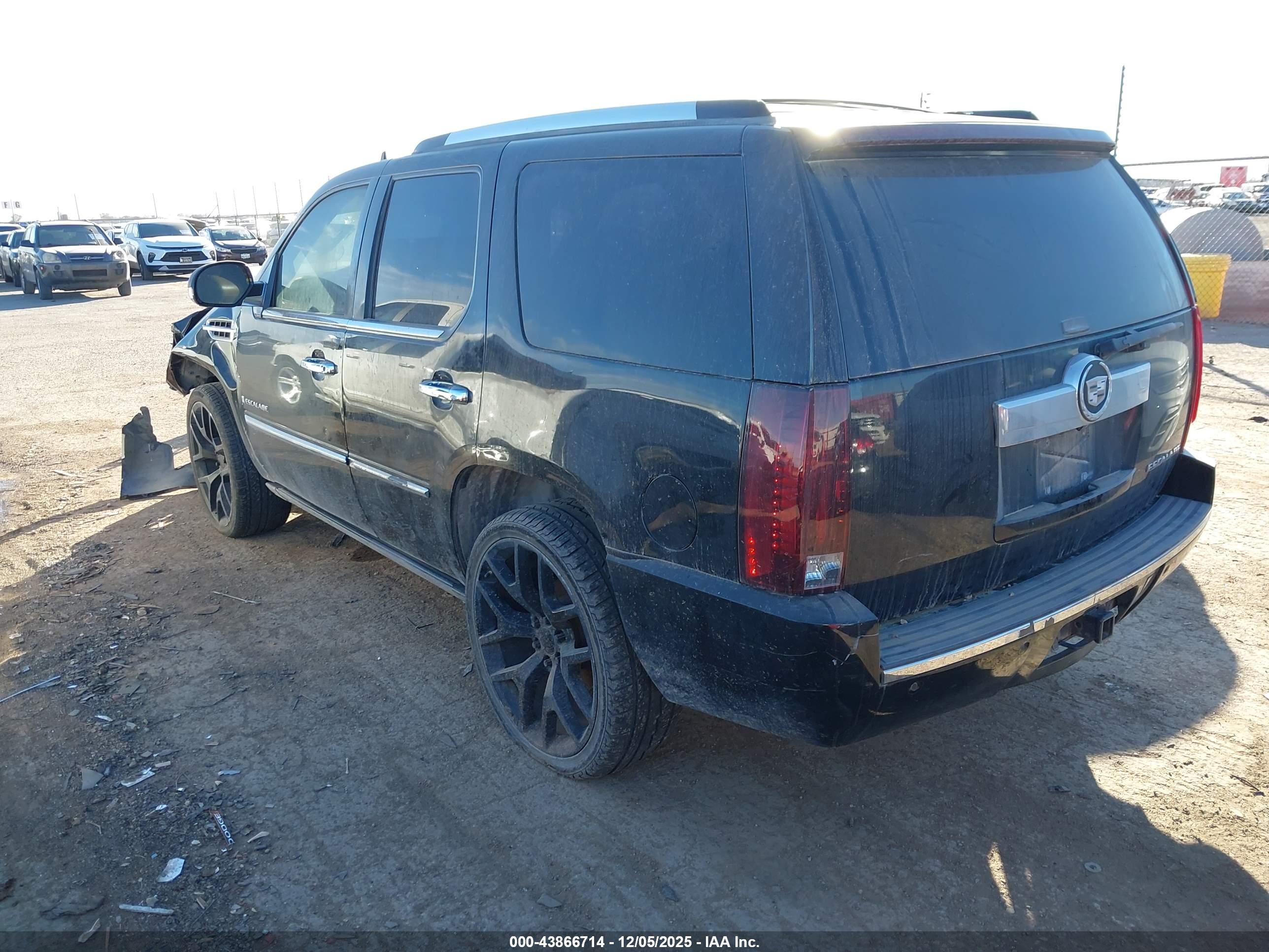 CADILLAC ESCALADE image 3