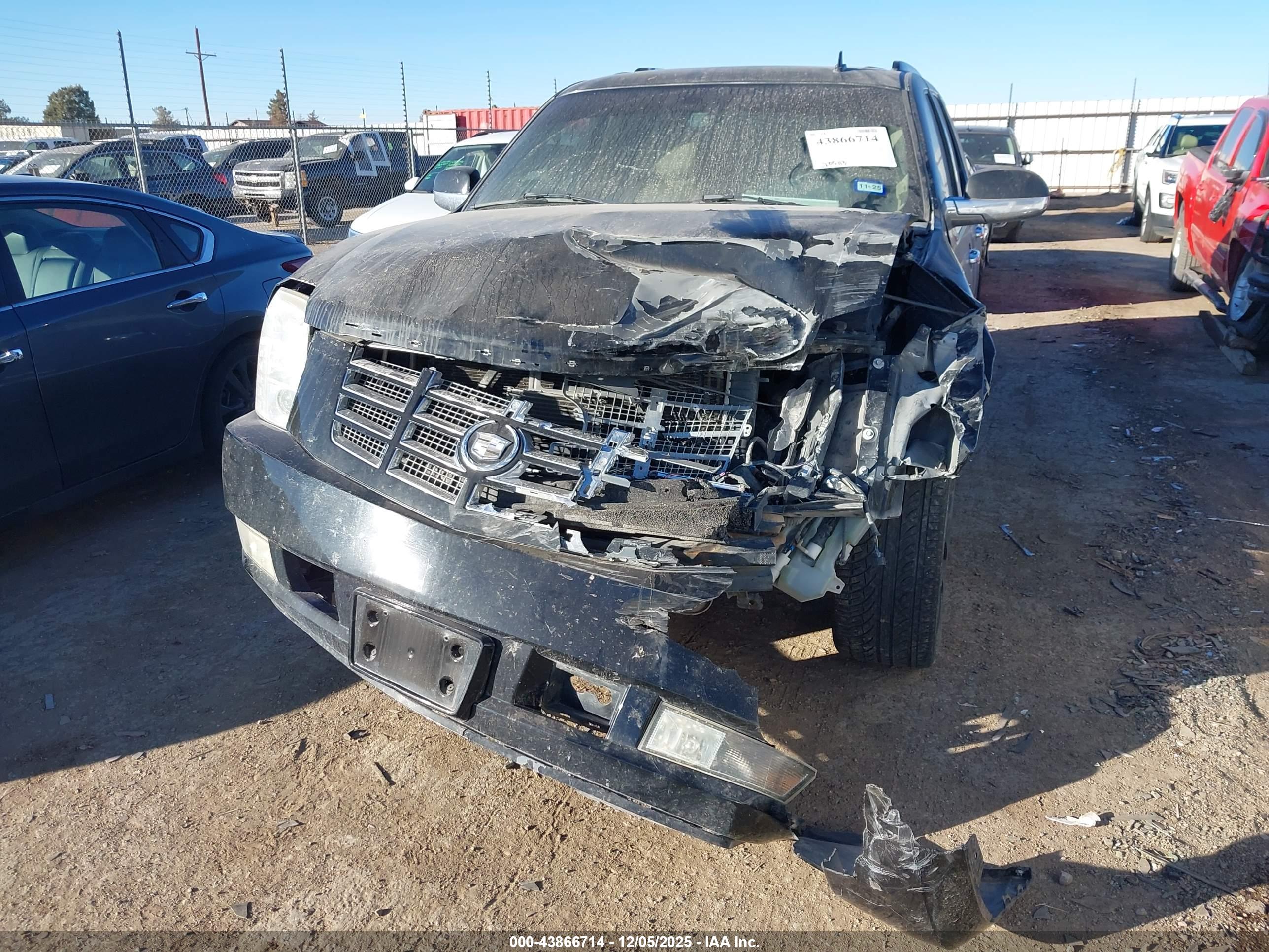 CADILLAC ESCALADE image 6