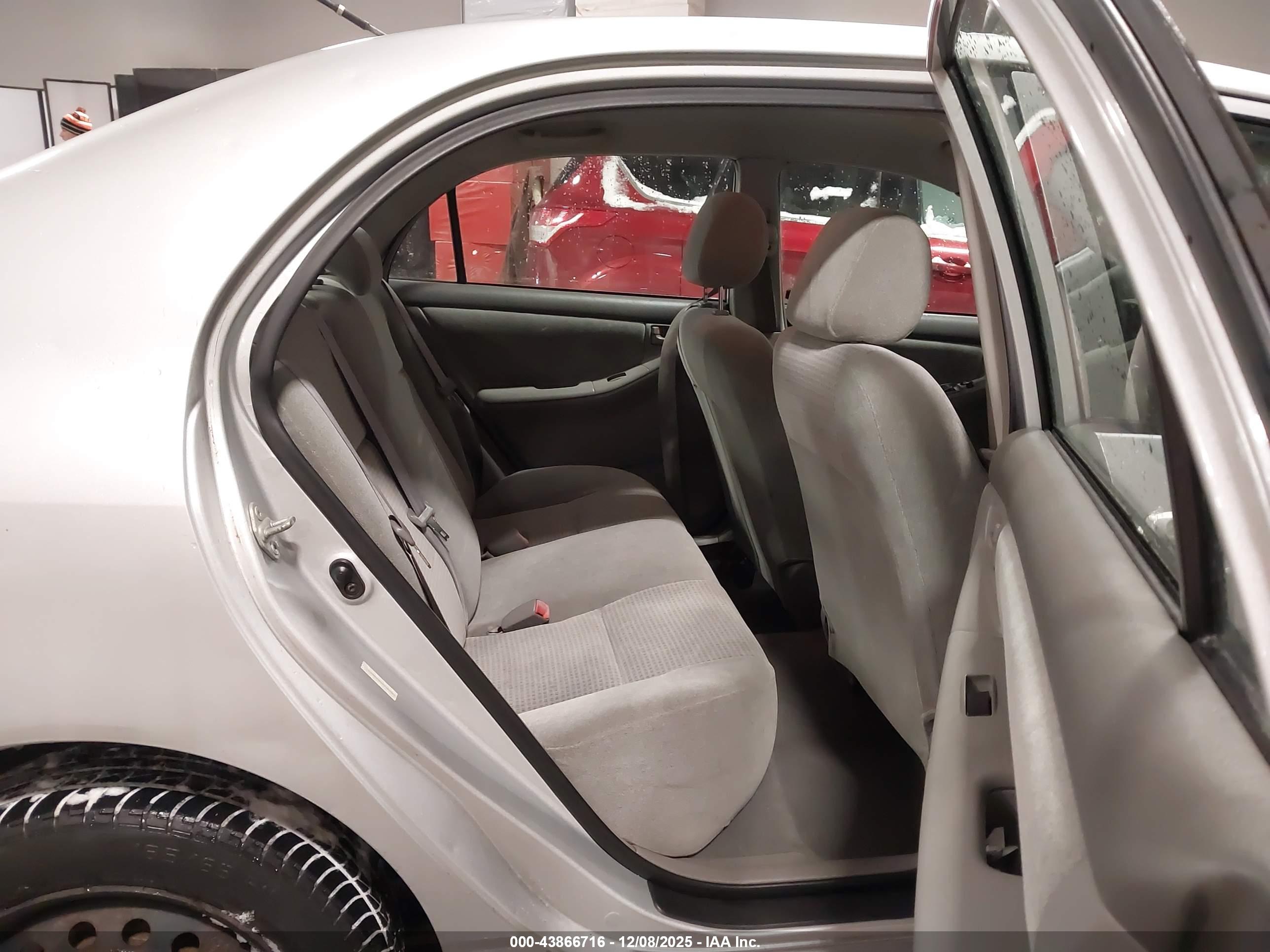 TOYOTA COROLLA image 8