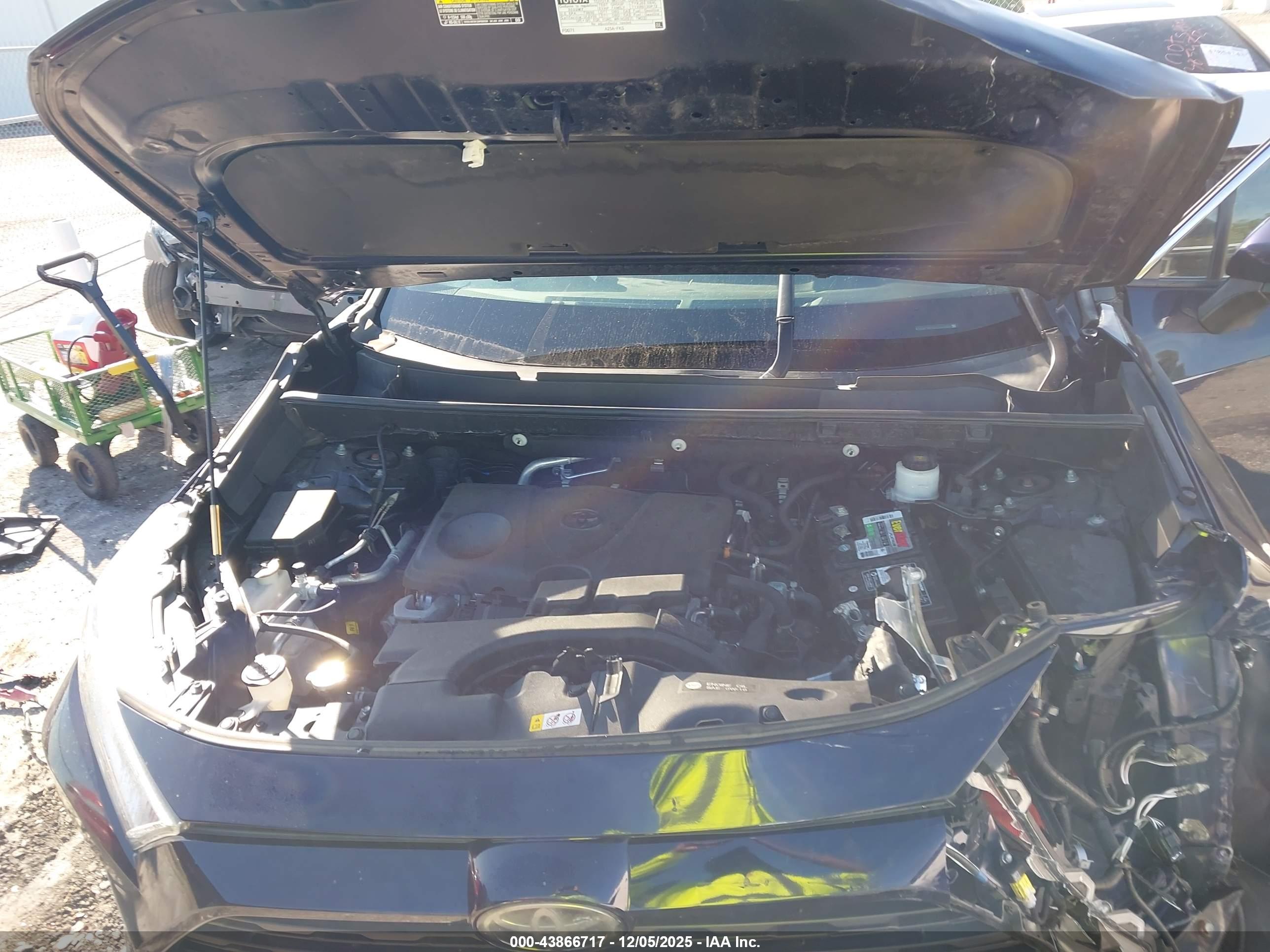 TOYOTA RAV4 image 10