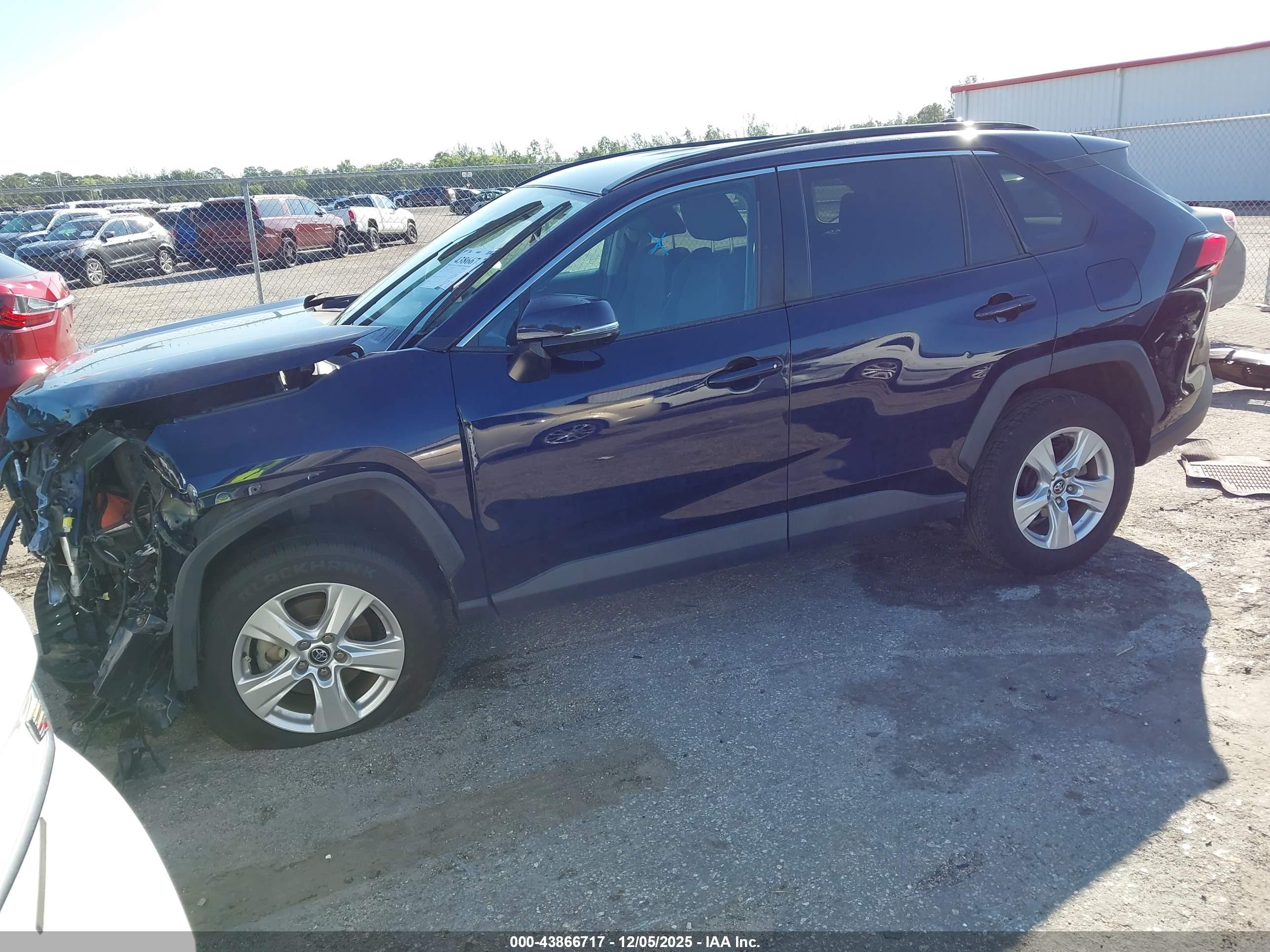 TOYOTA RAV4 image 2
