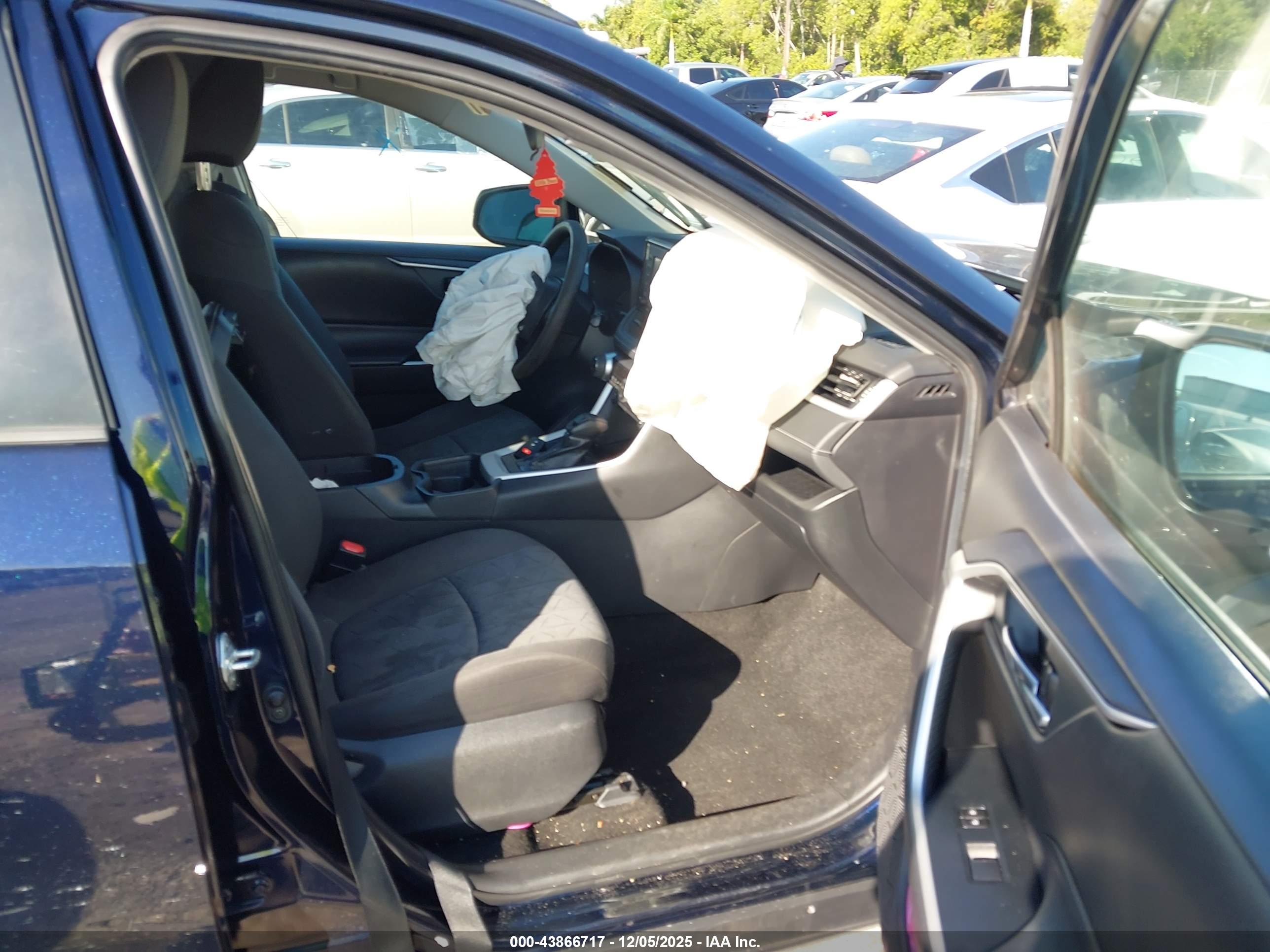 TOYOTA RAV4 image 5