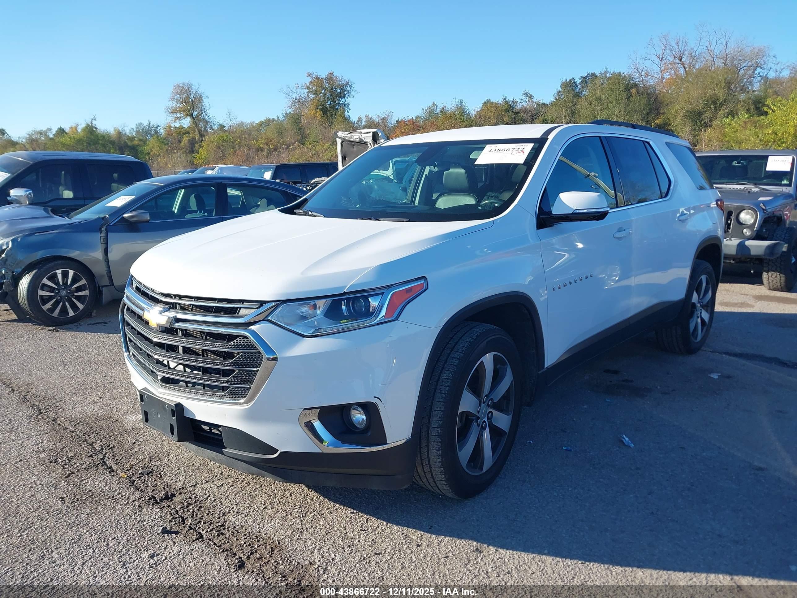 CHEVROLET TRAVERSE image 2