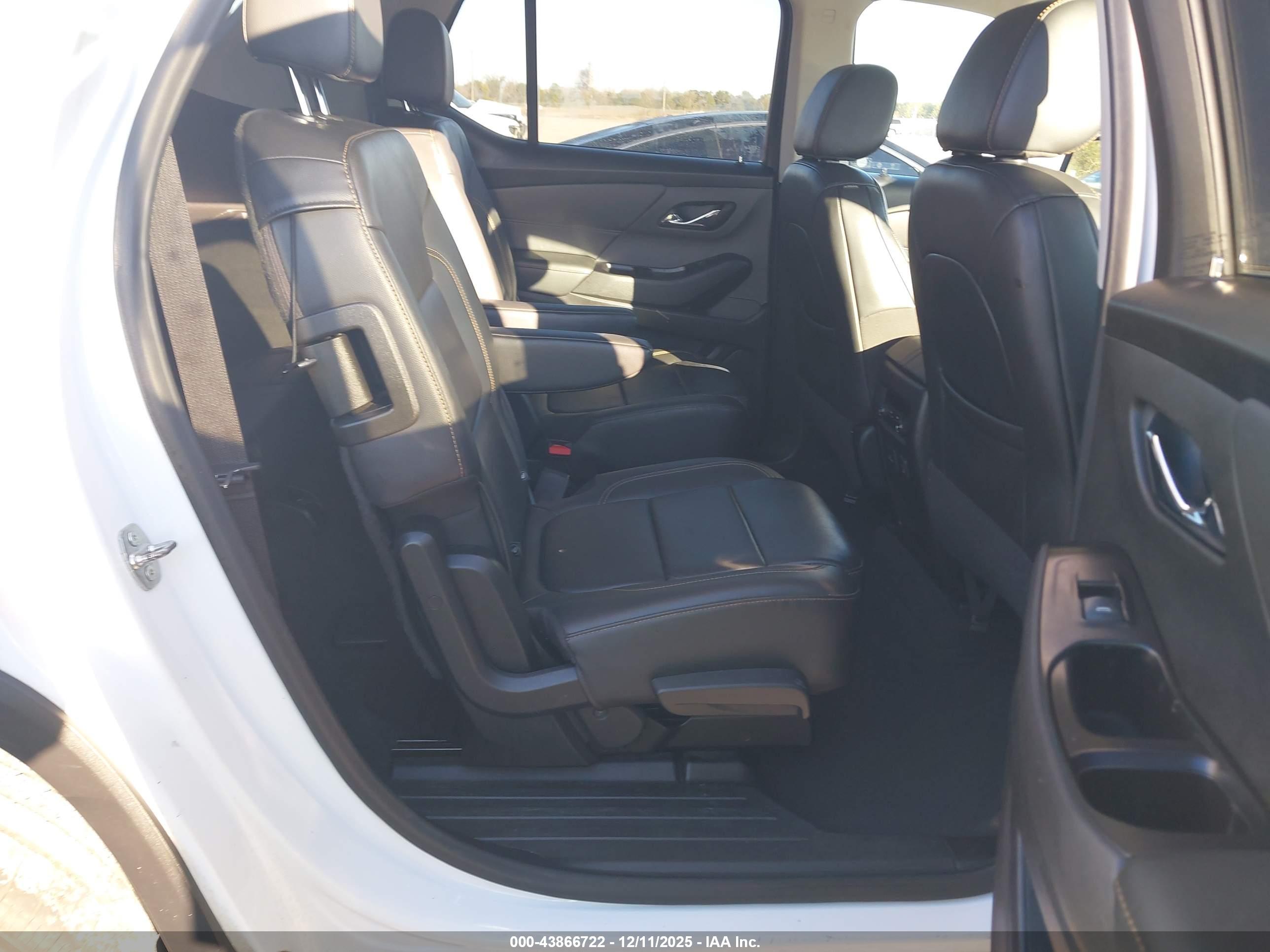 CHEVROLET TRAVERSE image 8