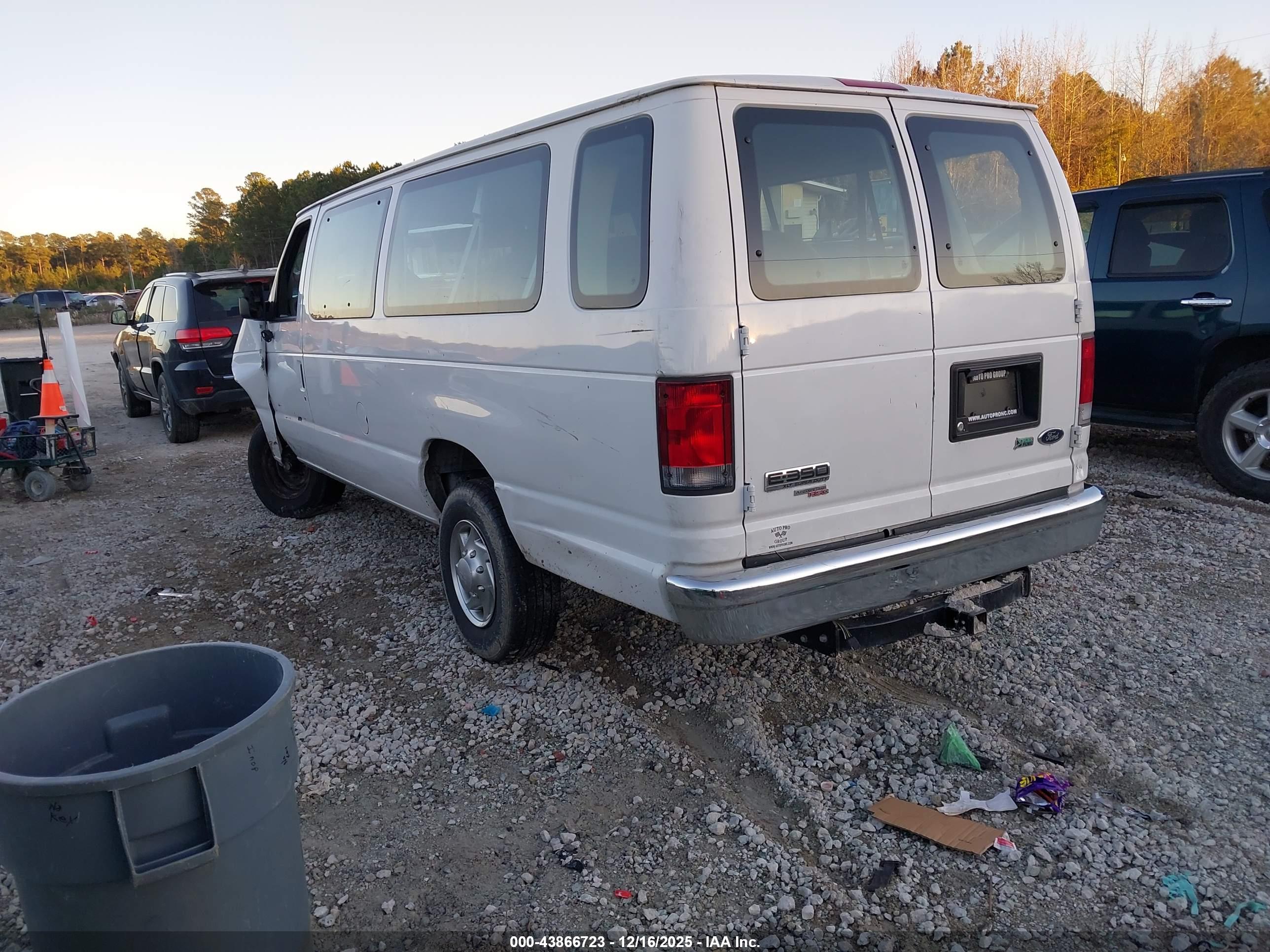 FORD E-350 image 3