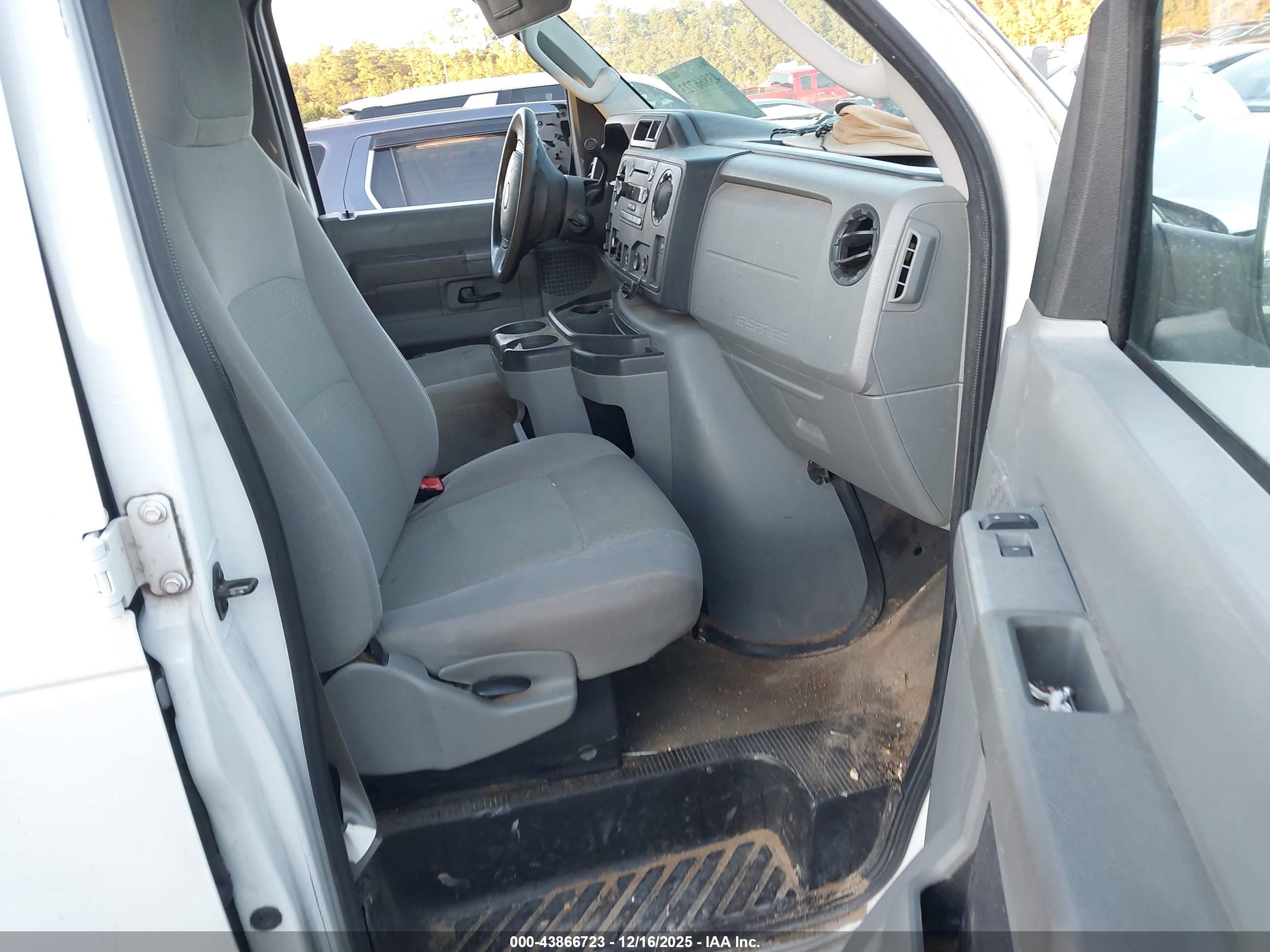 FORD E-350 image 5