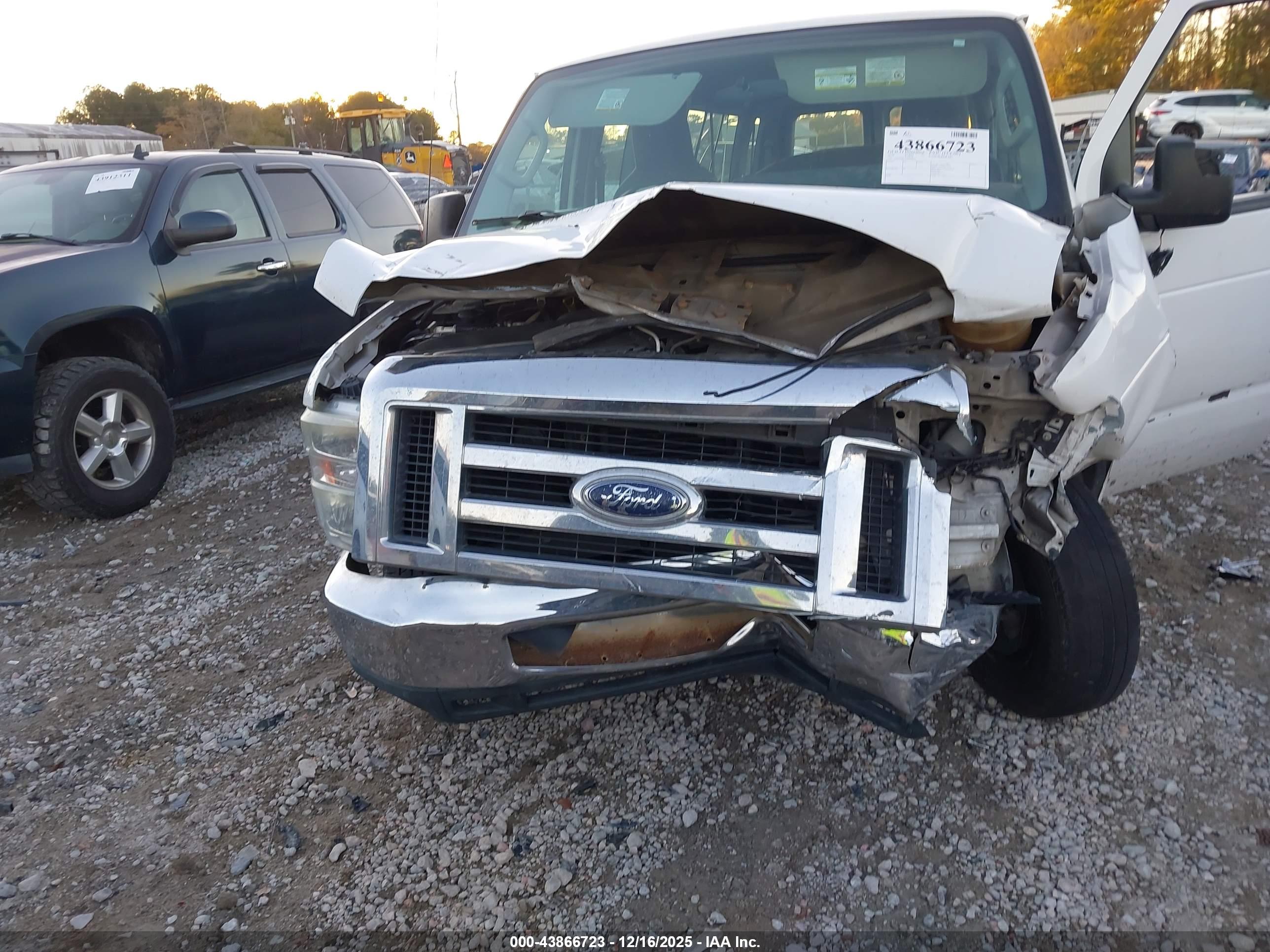 FORD E-350 image 6