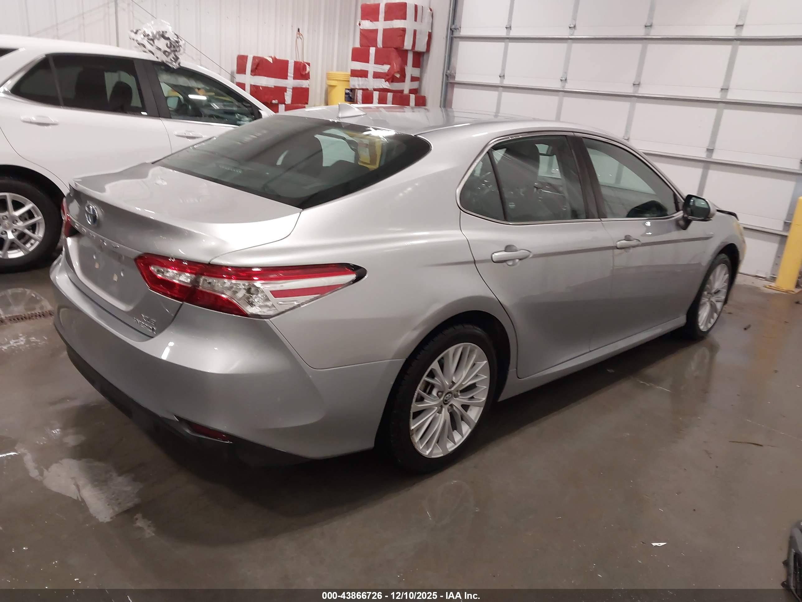 TOYOTA CAMRY image 4