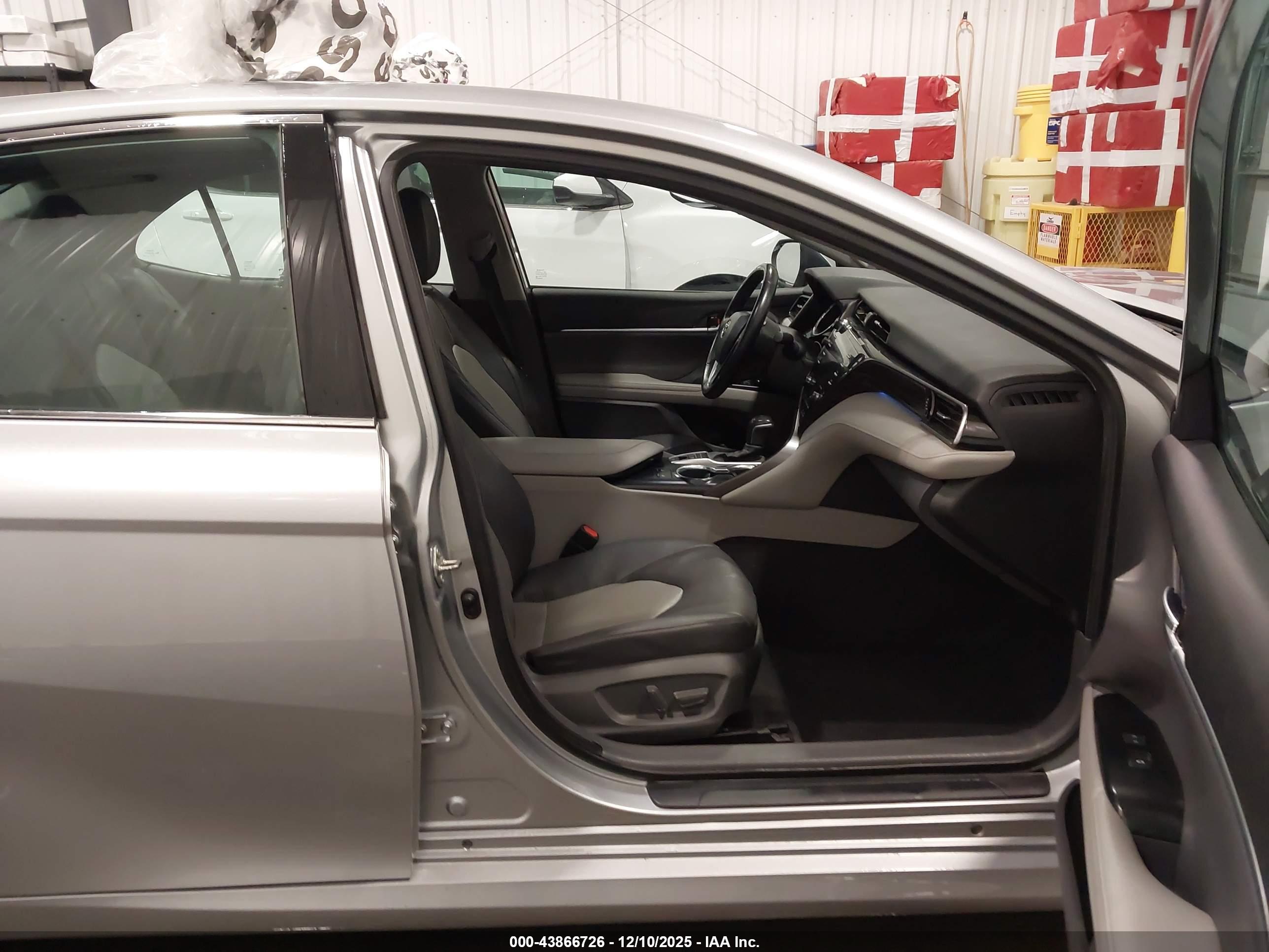 TOYOTA CAMRY image 5
