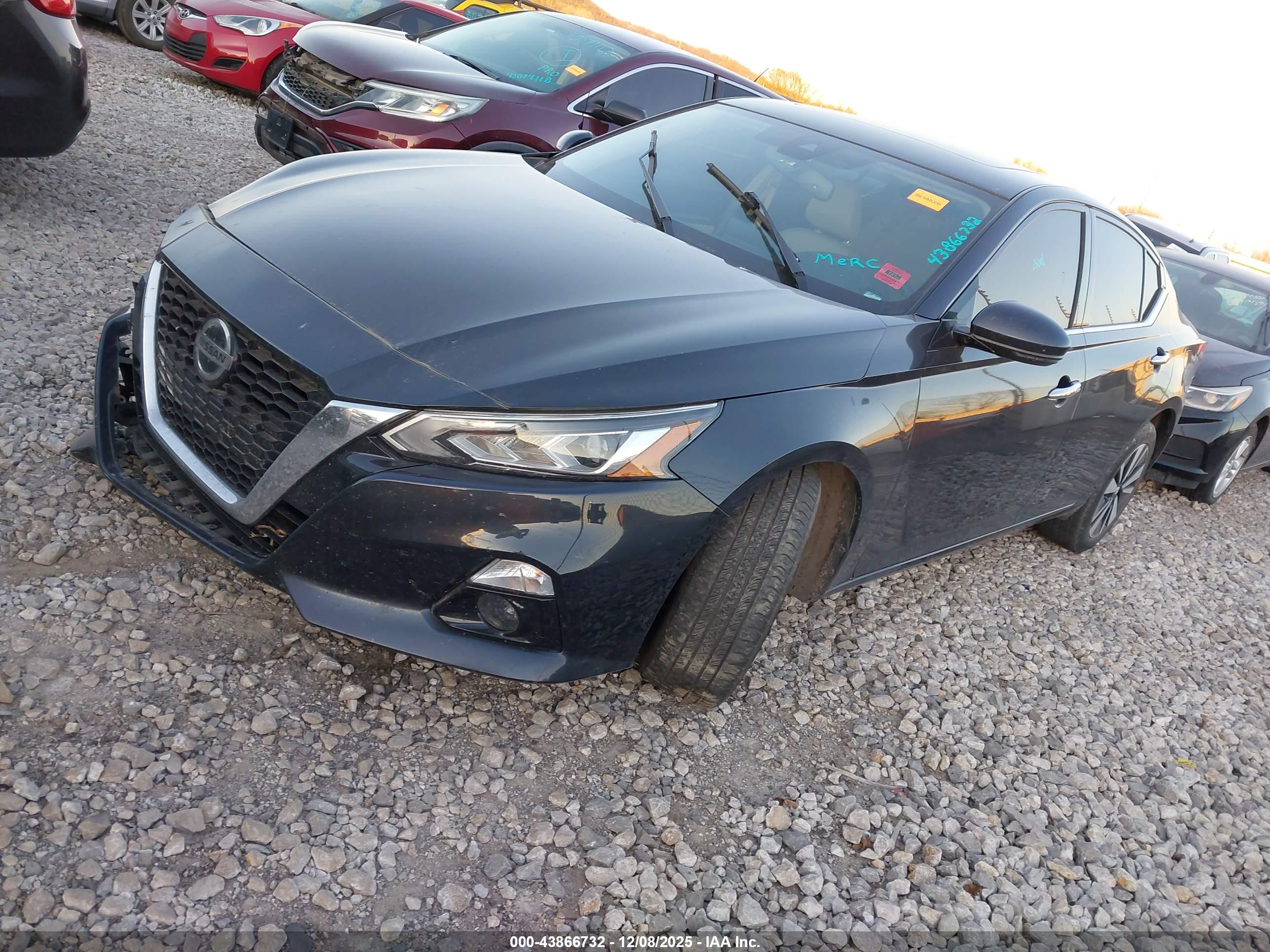 NISSAN ALTIMA image 2