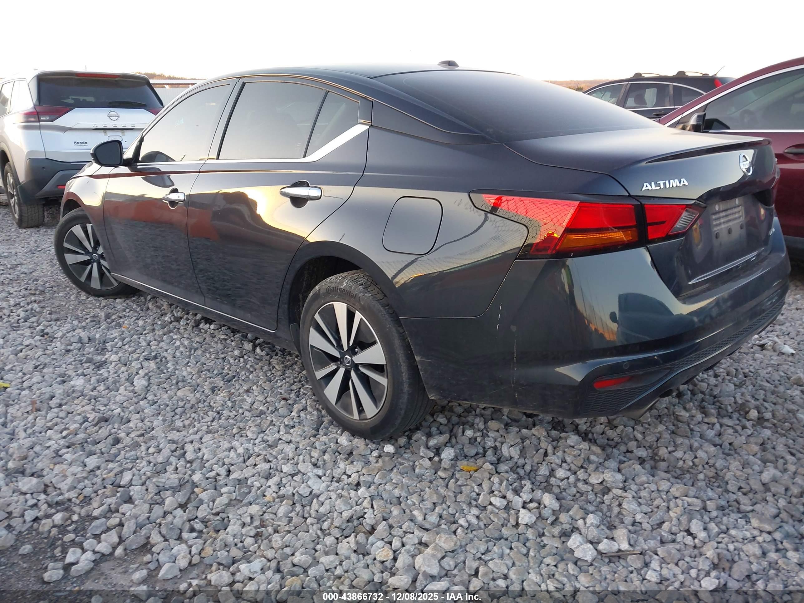 NISSAN ALTIMA image 3