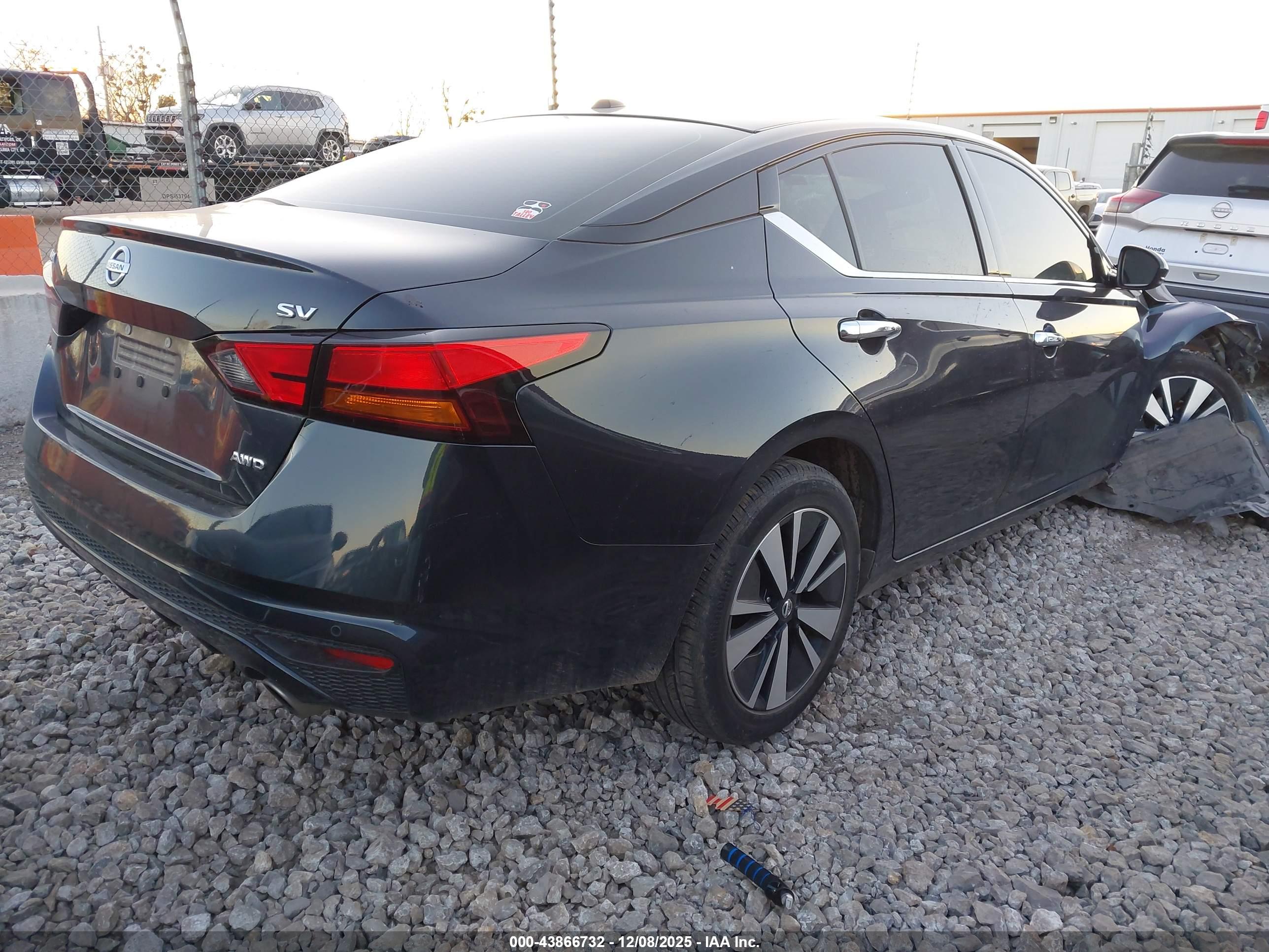 NISSAN ALTIMA image 4