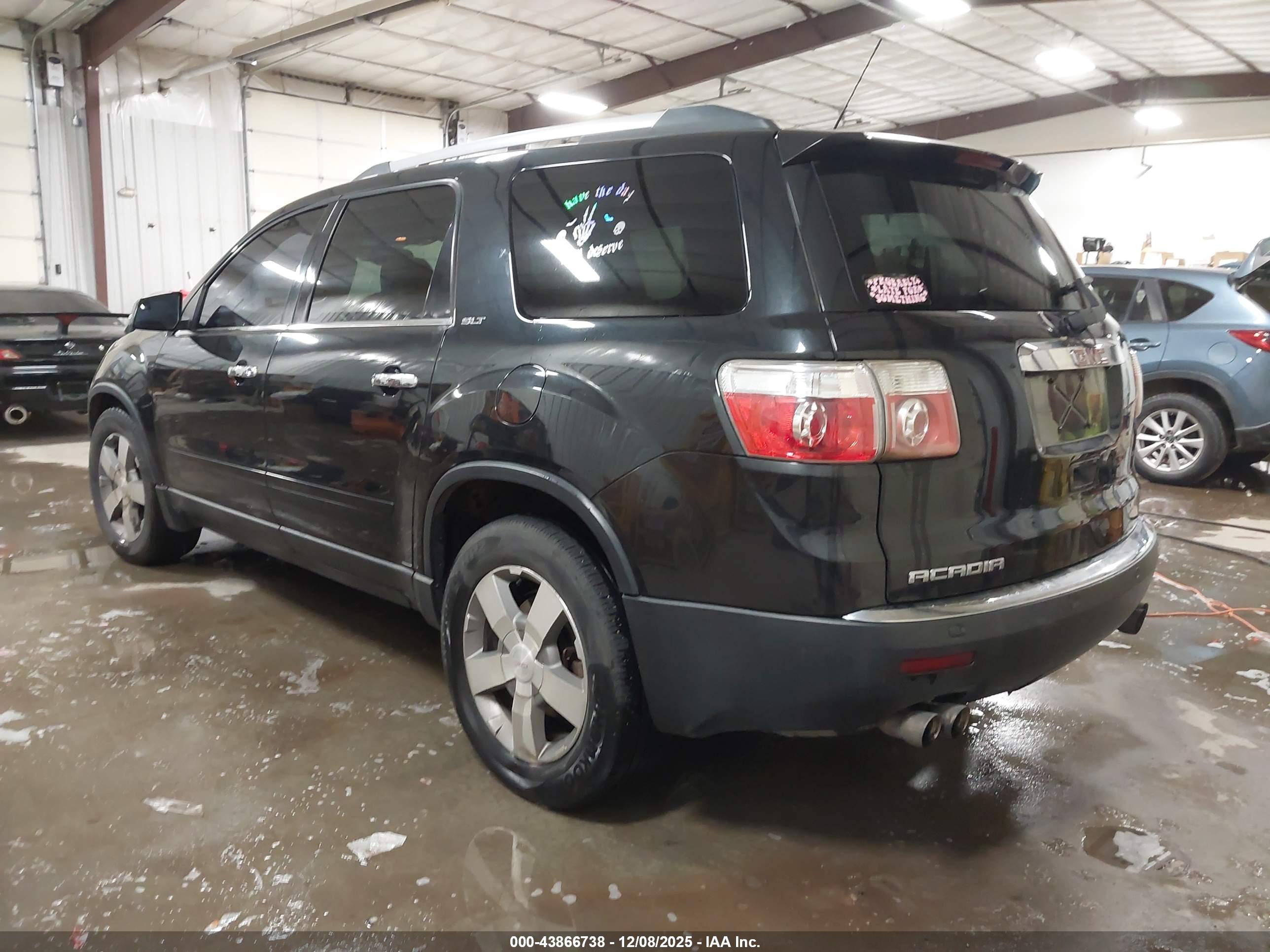 GMC ACADIA image 3
