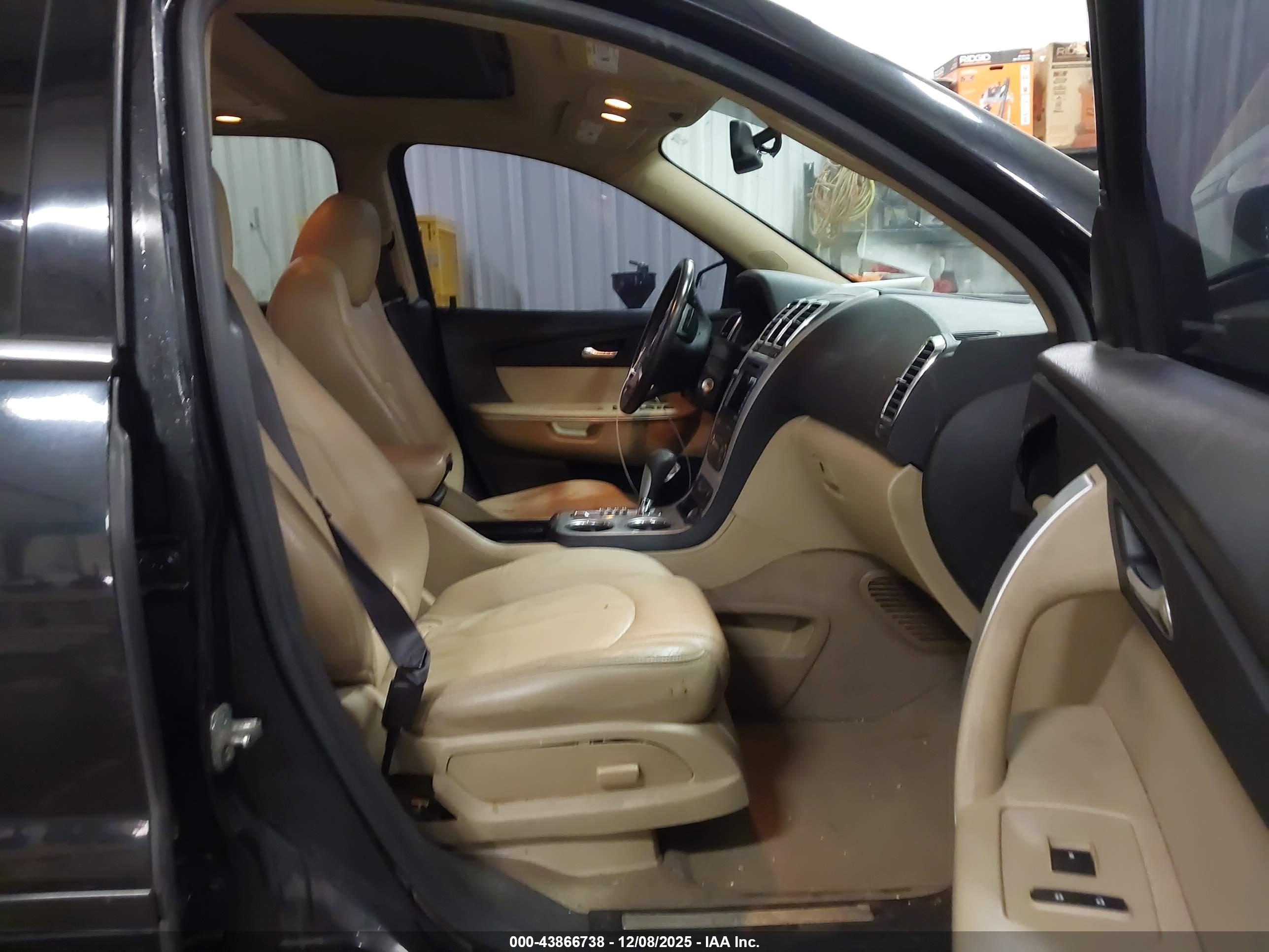 GMC ACADIA image 5