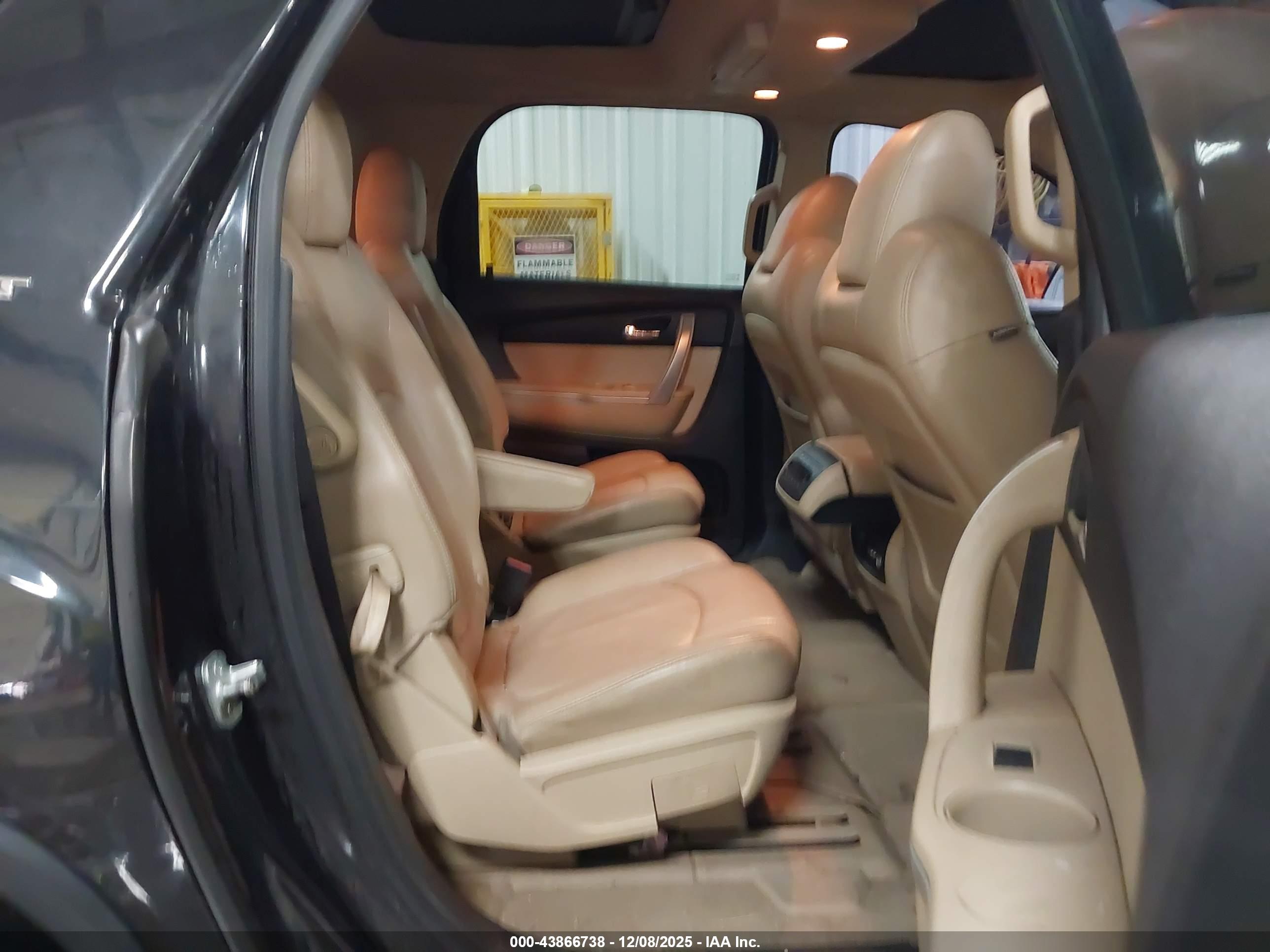GMC ACADIA image 8