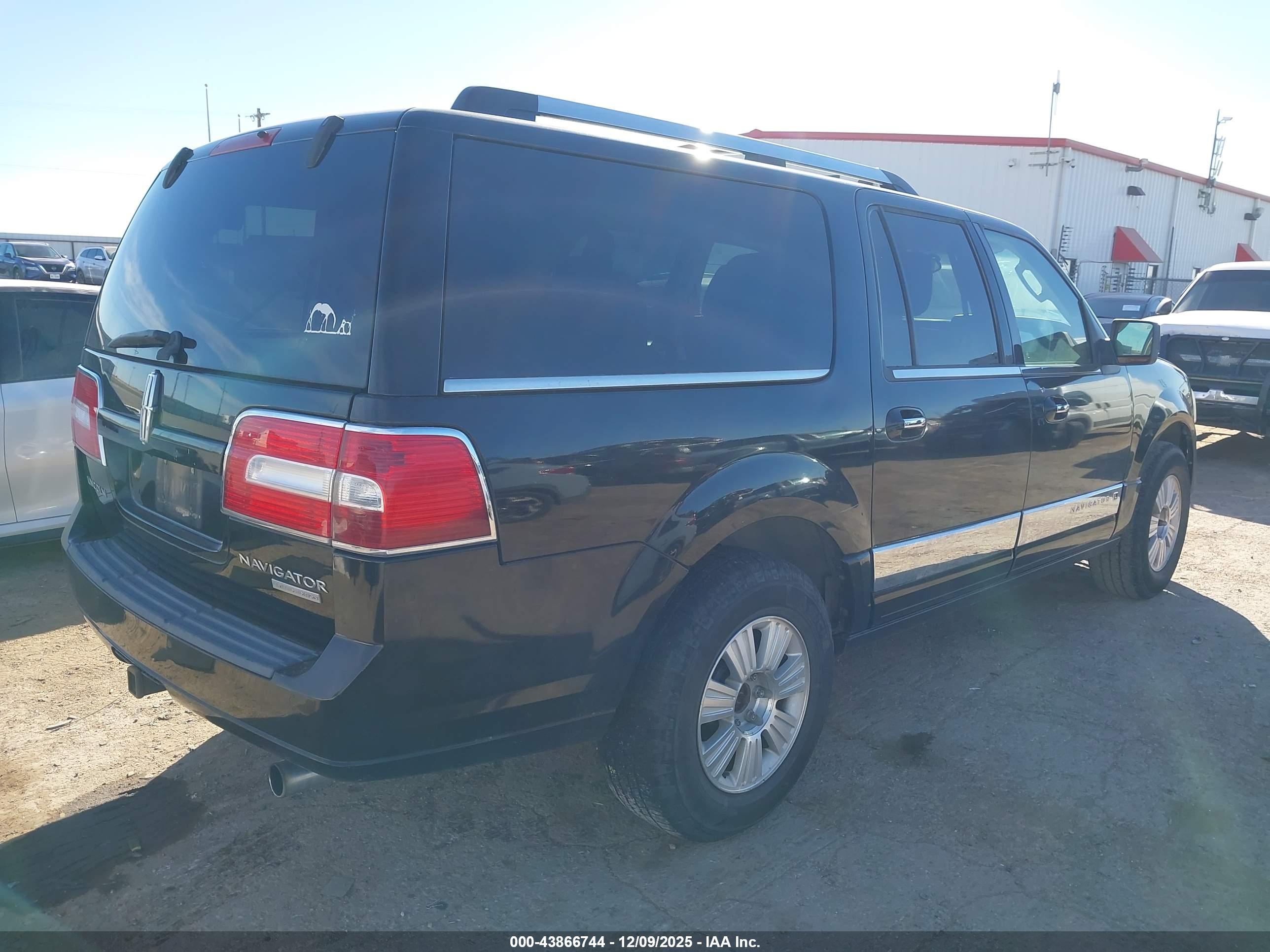 LINCOLN NAVIGATOR image 4