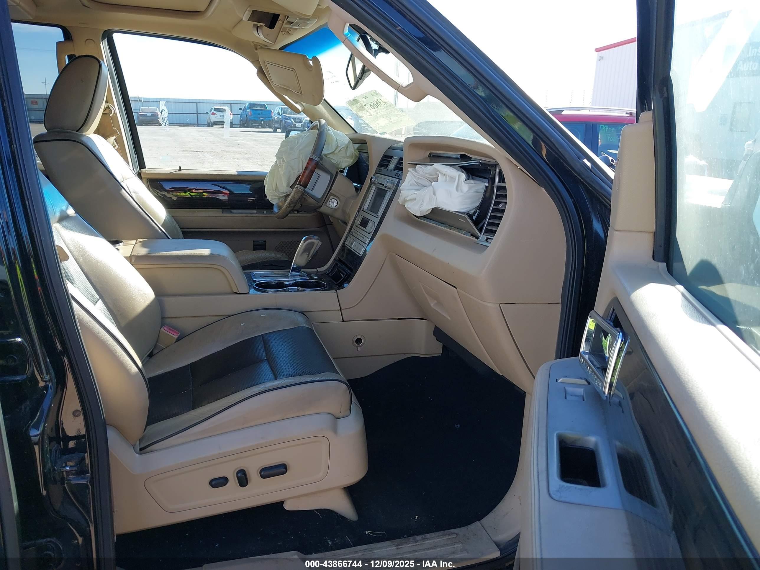 LINCOLN NAVIGATOR image 5