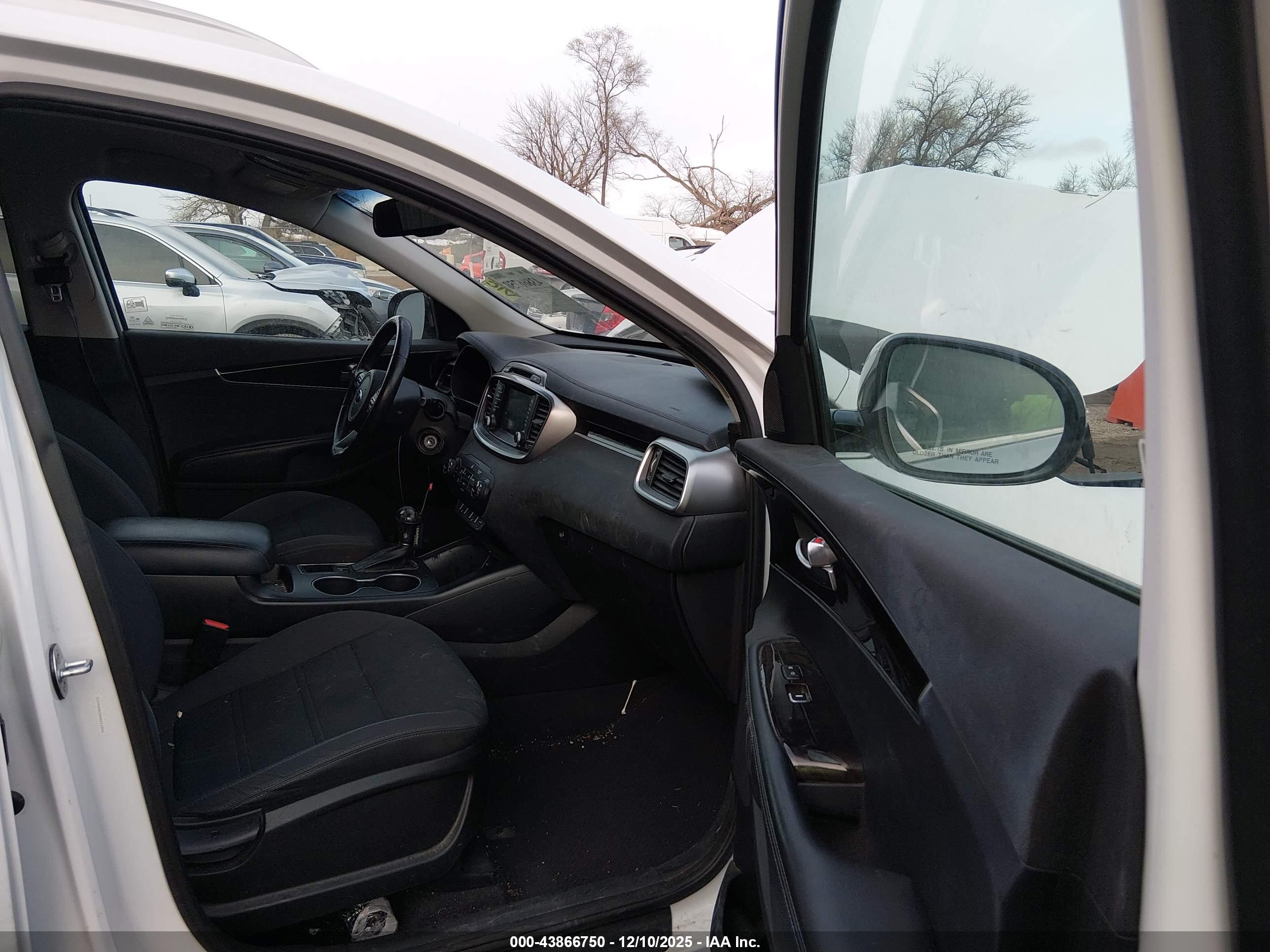 KIA SORENTO image 5