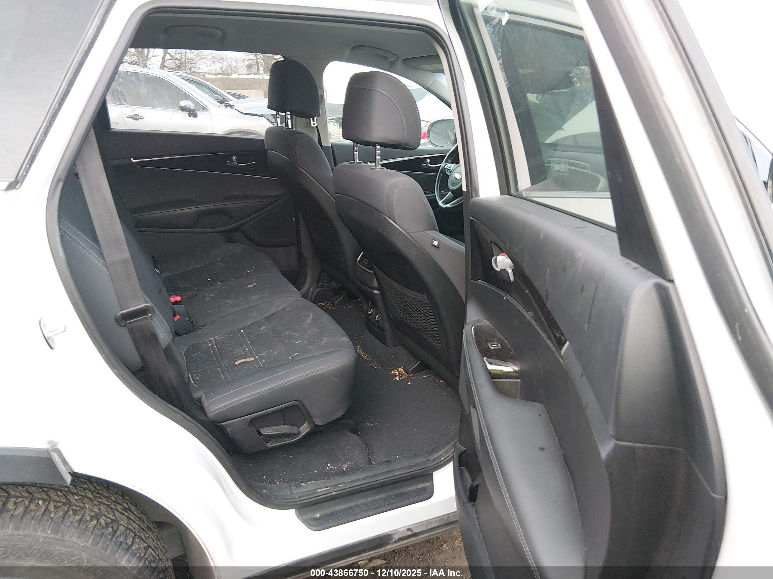 KIA SORENTO image 8
