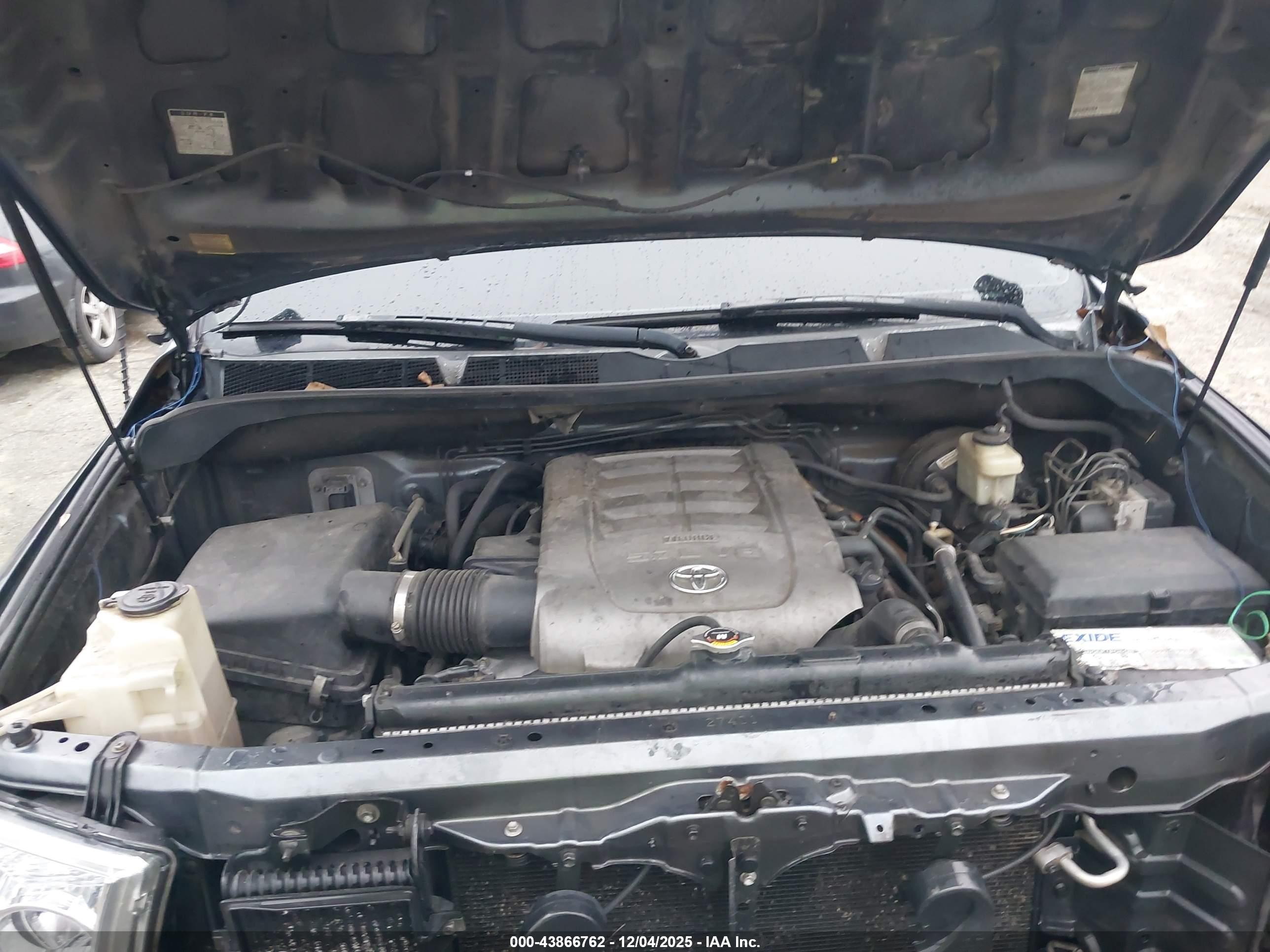 TOYOTA TUNDRA image 10
