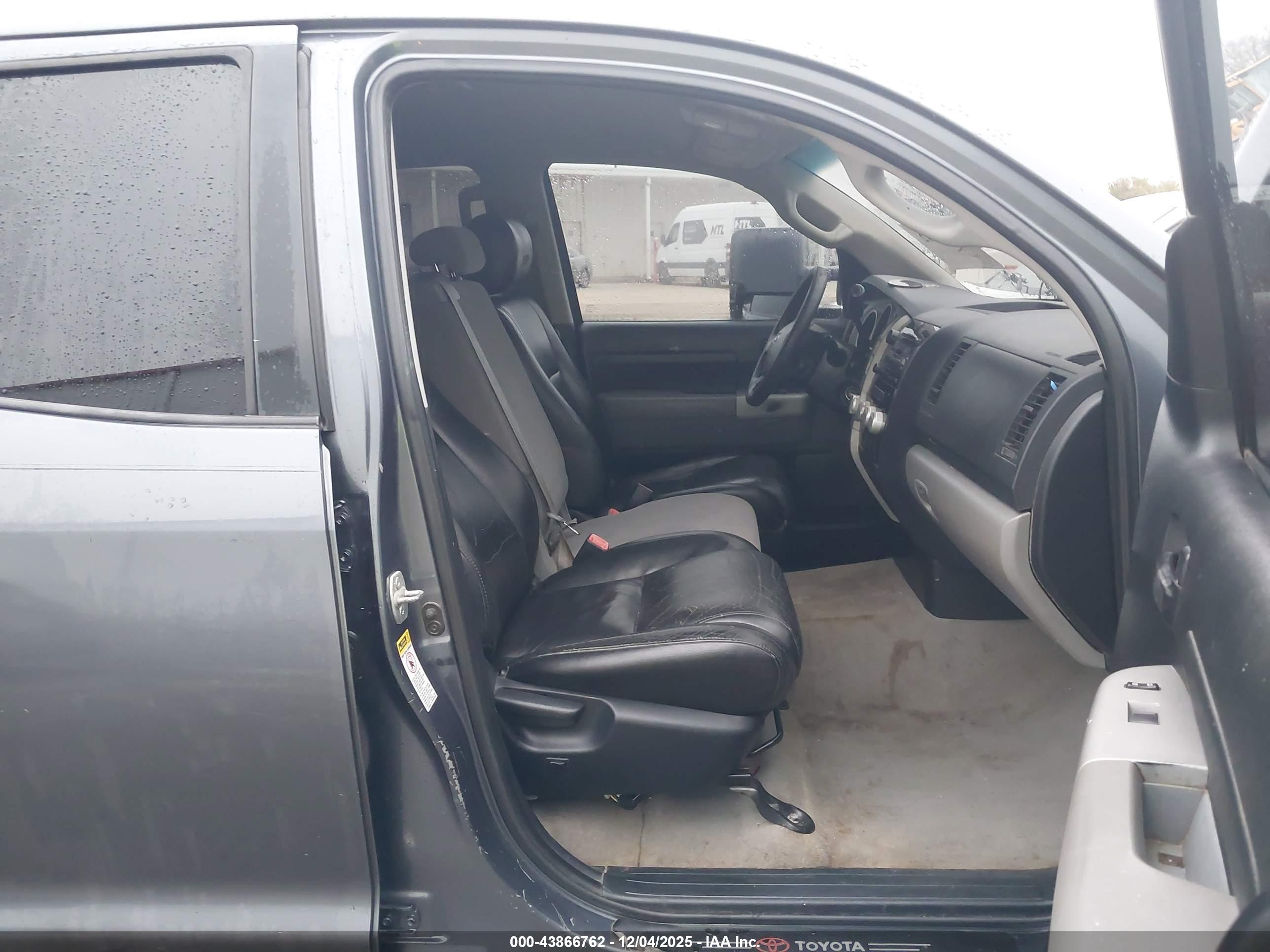 TOYOTA TUNDRA image 5