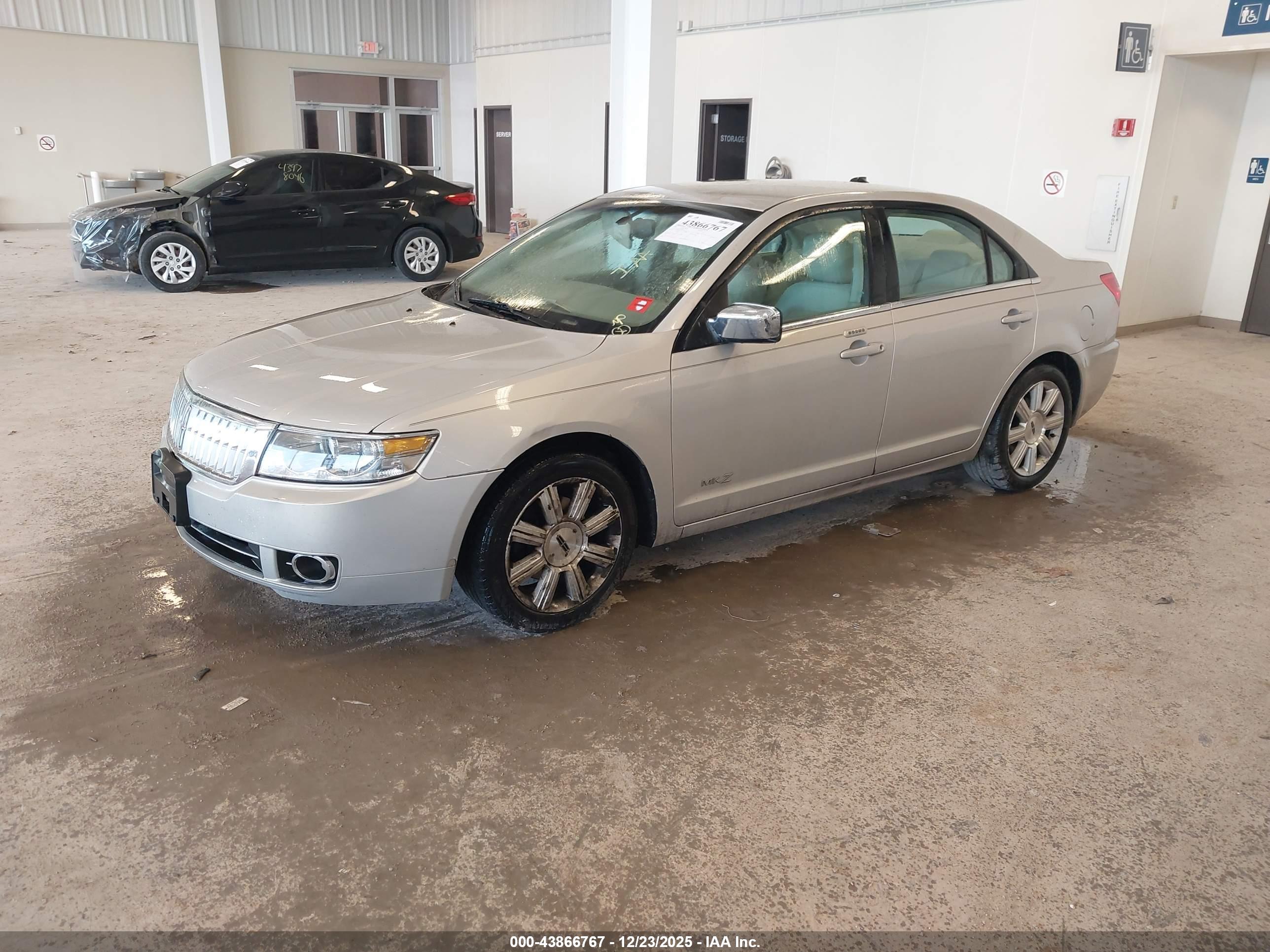 LINCOLN MKZ image 2